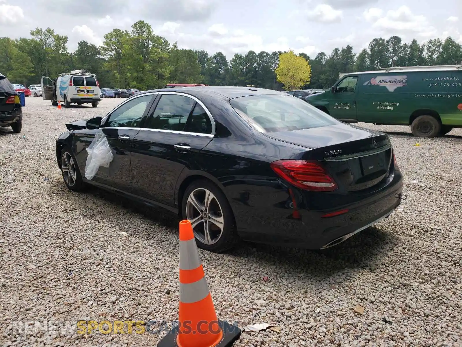 3 Photograph of a damaged car WDDZF4JB2KA488111 MERCEDES-BENZ E-CLASS 2019
