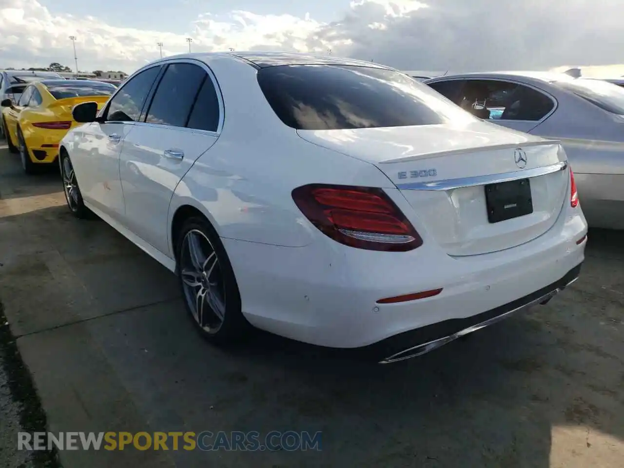 3 Photograph of a damaged car WDDZF4JB4KA585925 MERCEDES-BENZ E-CLASS 2019