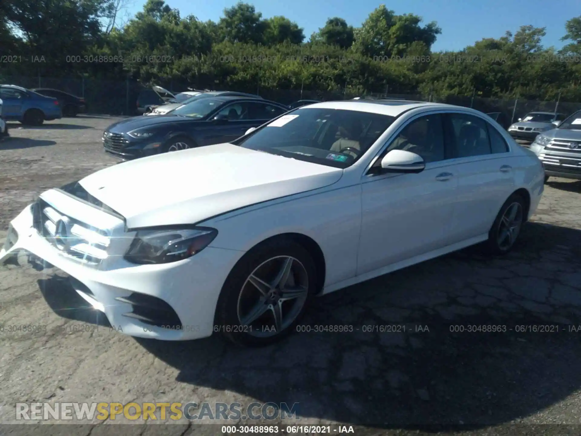 2 Photograph of a damaged car WDDZF4KB2KA569818 MERCEDES-BENZ E-CLASS 2019