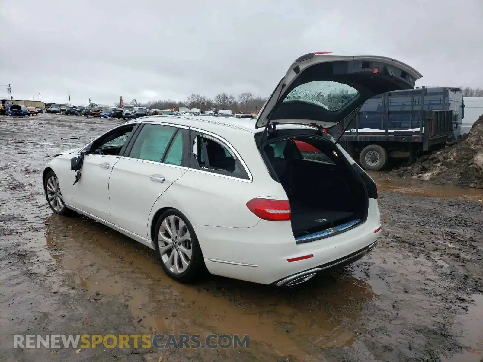 3 Фотография поврежденного автомобиля W1KZH6JB3LA828177 MERCEDES-BENZ E CLASS 2020