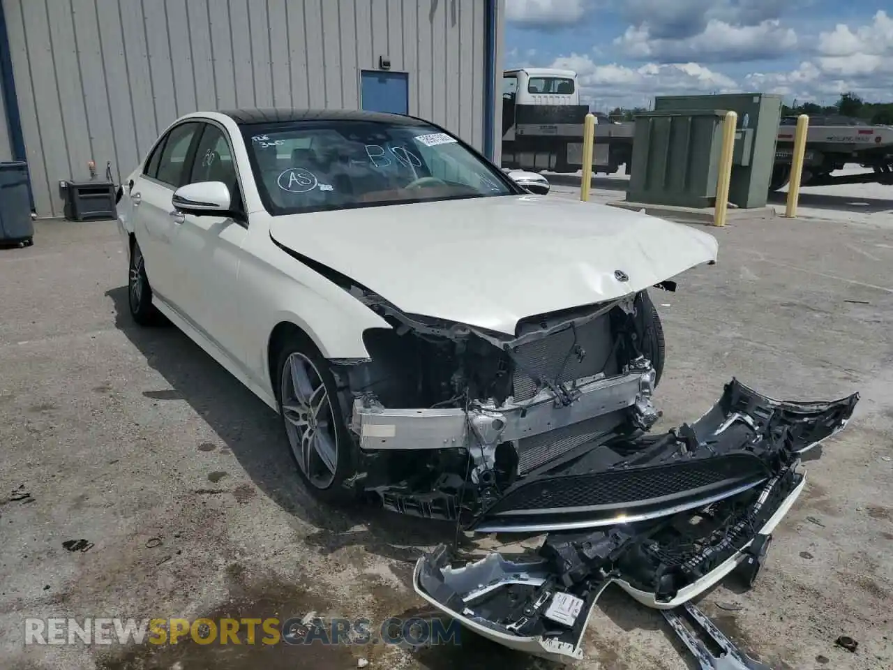 1 Photograph of a damaged car WDDZF6JB6LA724580 MERCEDES-BENZ E-CLASS 2020