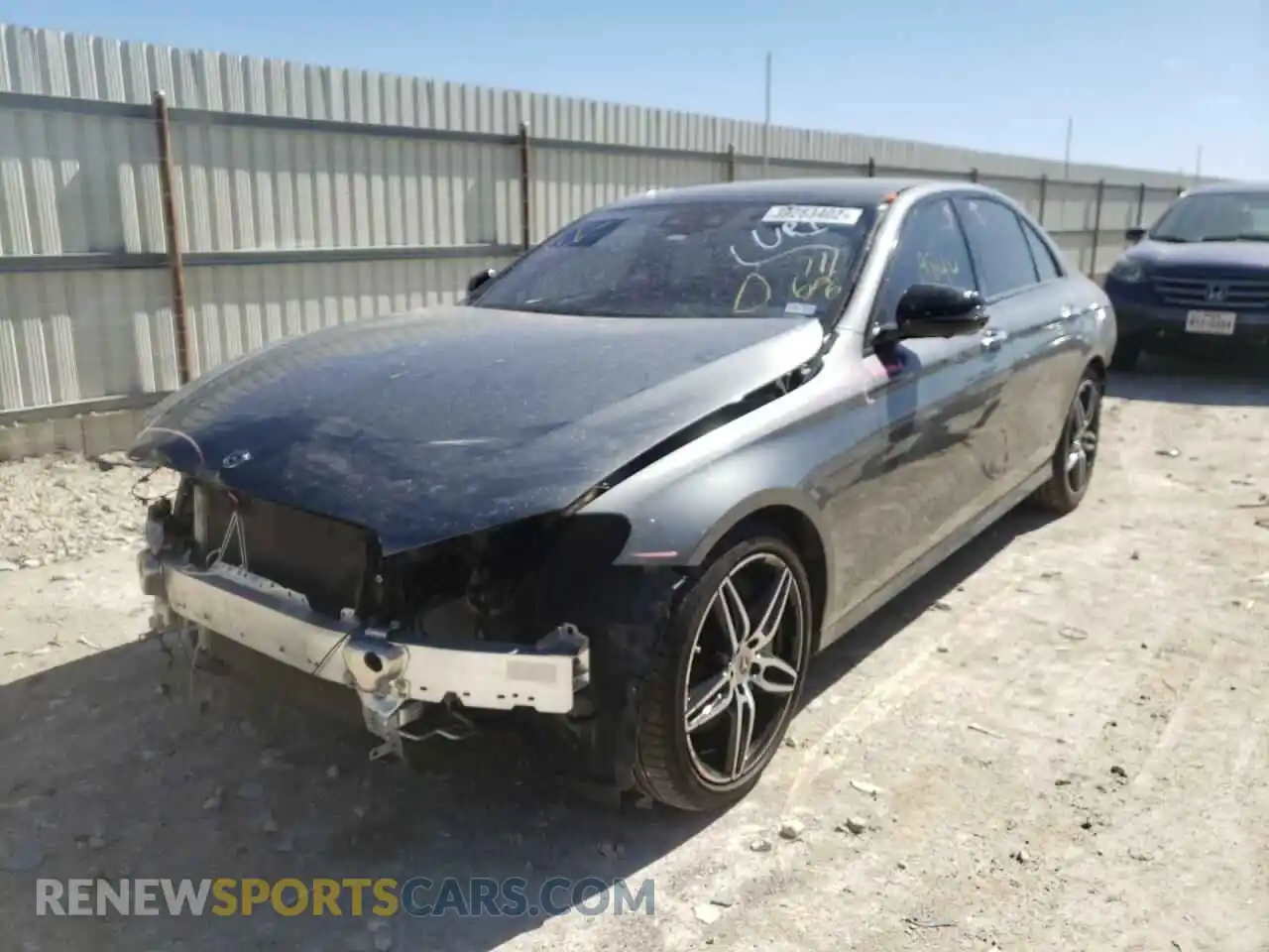 2 fotografías del automóvil dañado WDDZF8DB2LA711686 MERCEDES-BENZ E-CLASS 2020