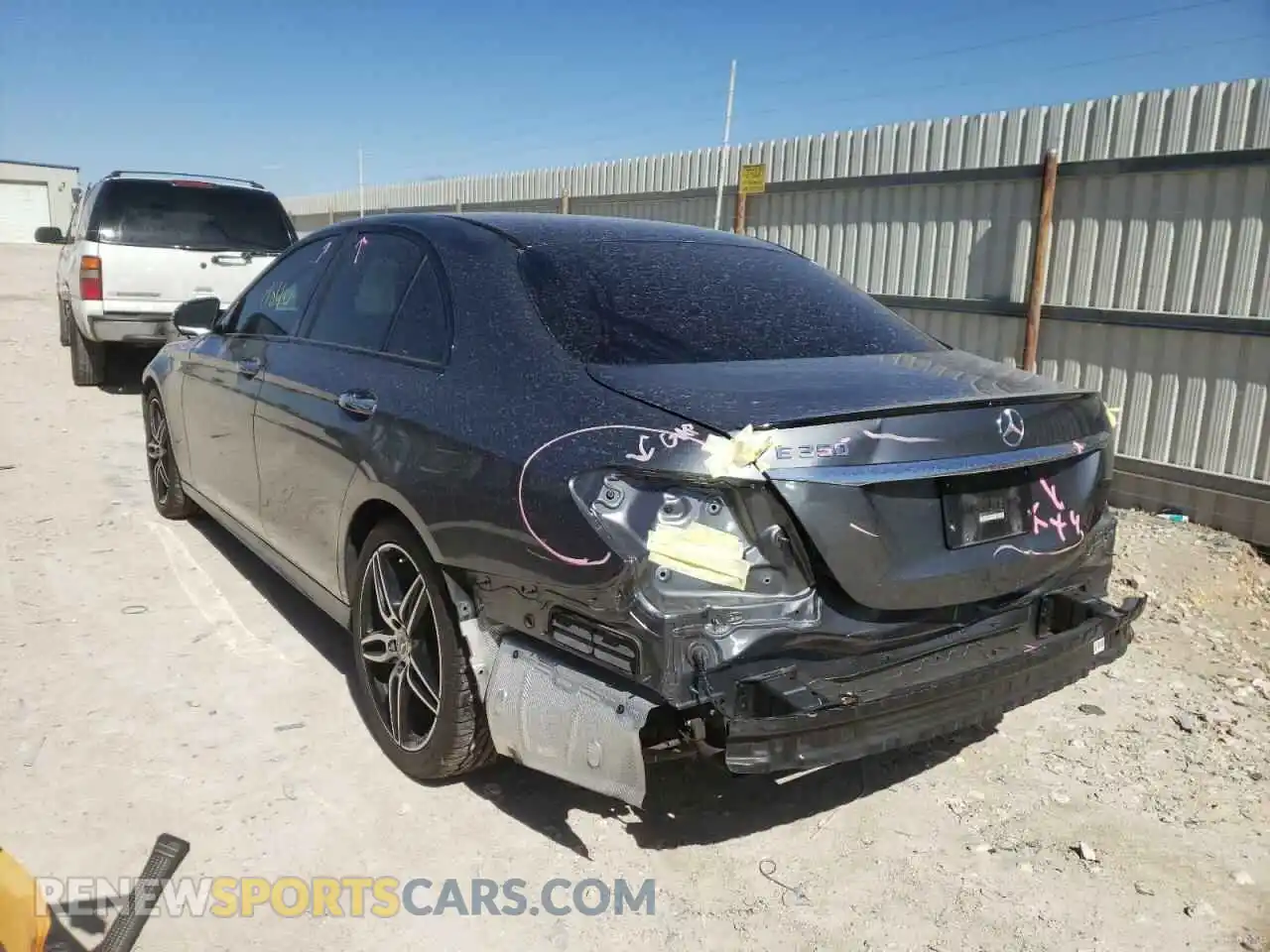 3 fotografías del automóvil dañado WDDZF8DB2LA711686 MERCEDES-BENZ E-CLASS 2020
