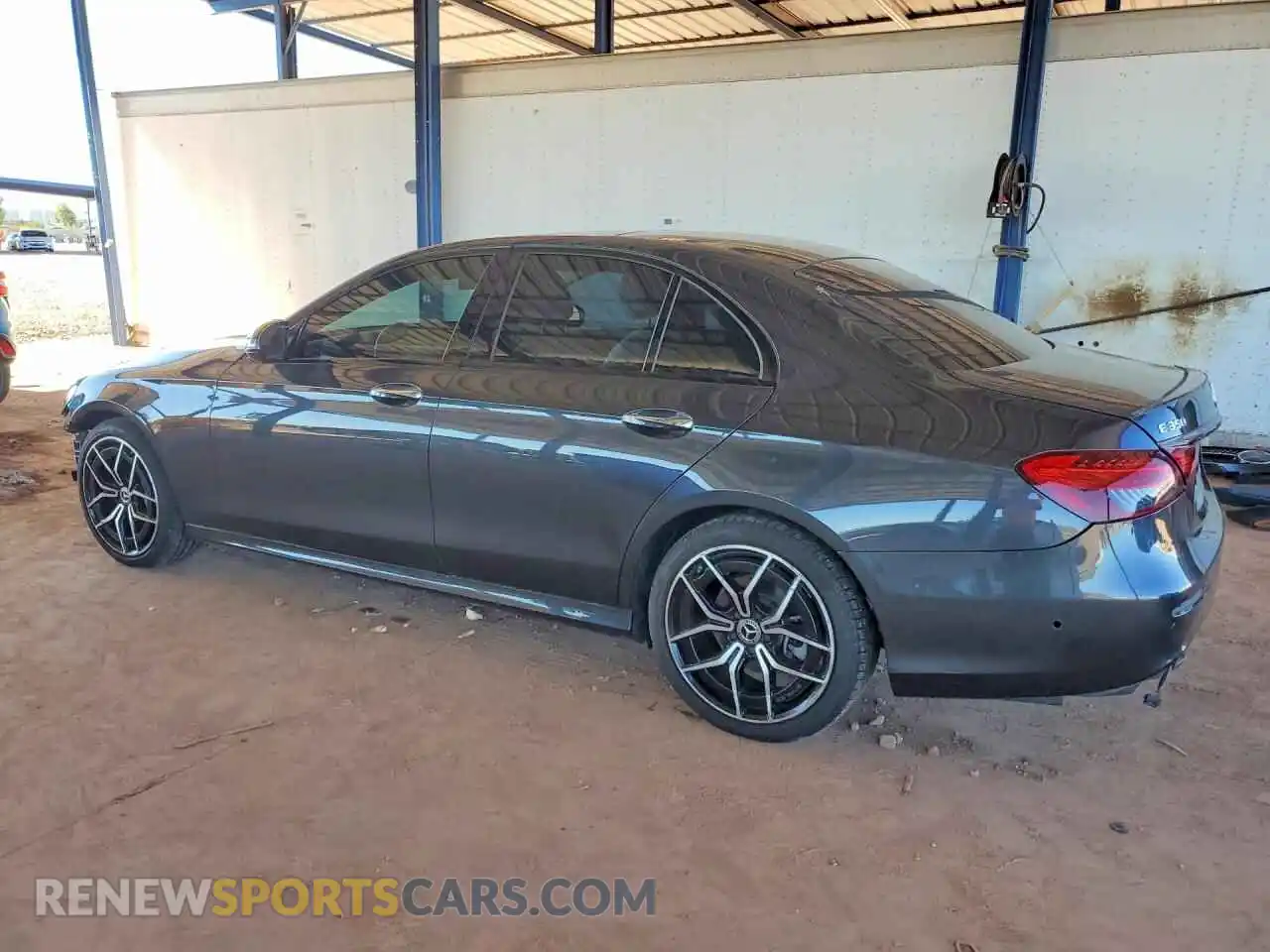 2 fotografías del automóvil dañado W1KZF8DB2MB003529 MERCEDES-BENZ E-CLASS 2021