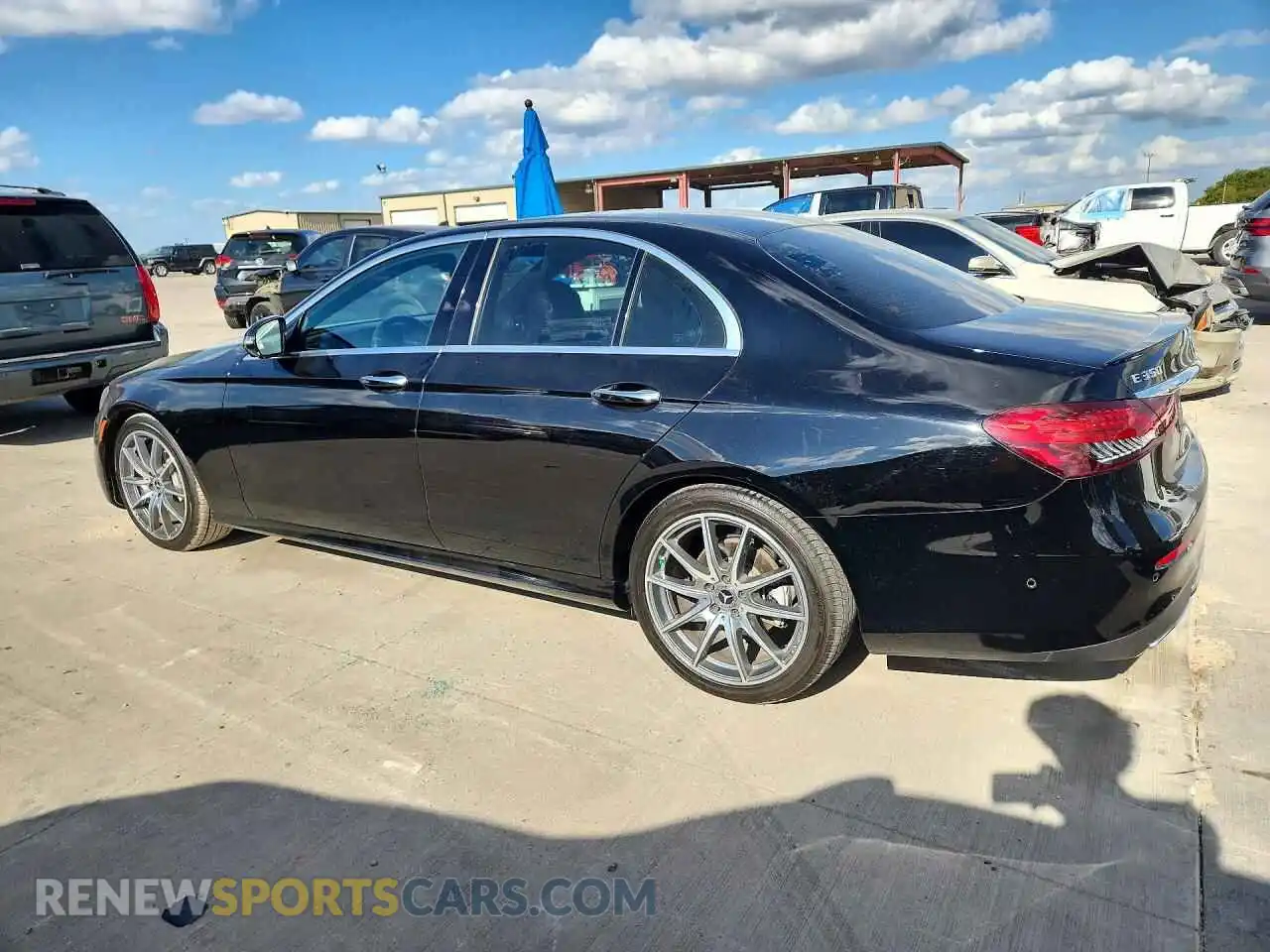 2 fotografías del automóvil dañado W1KZF8DB9MA913121 MERCEDES-BENZ E-CLASS 2021