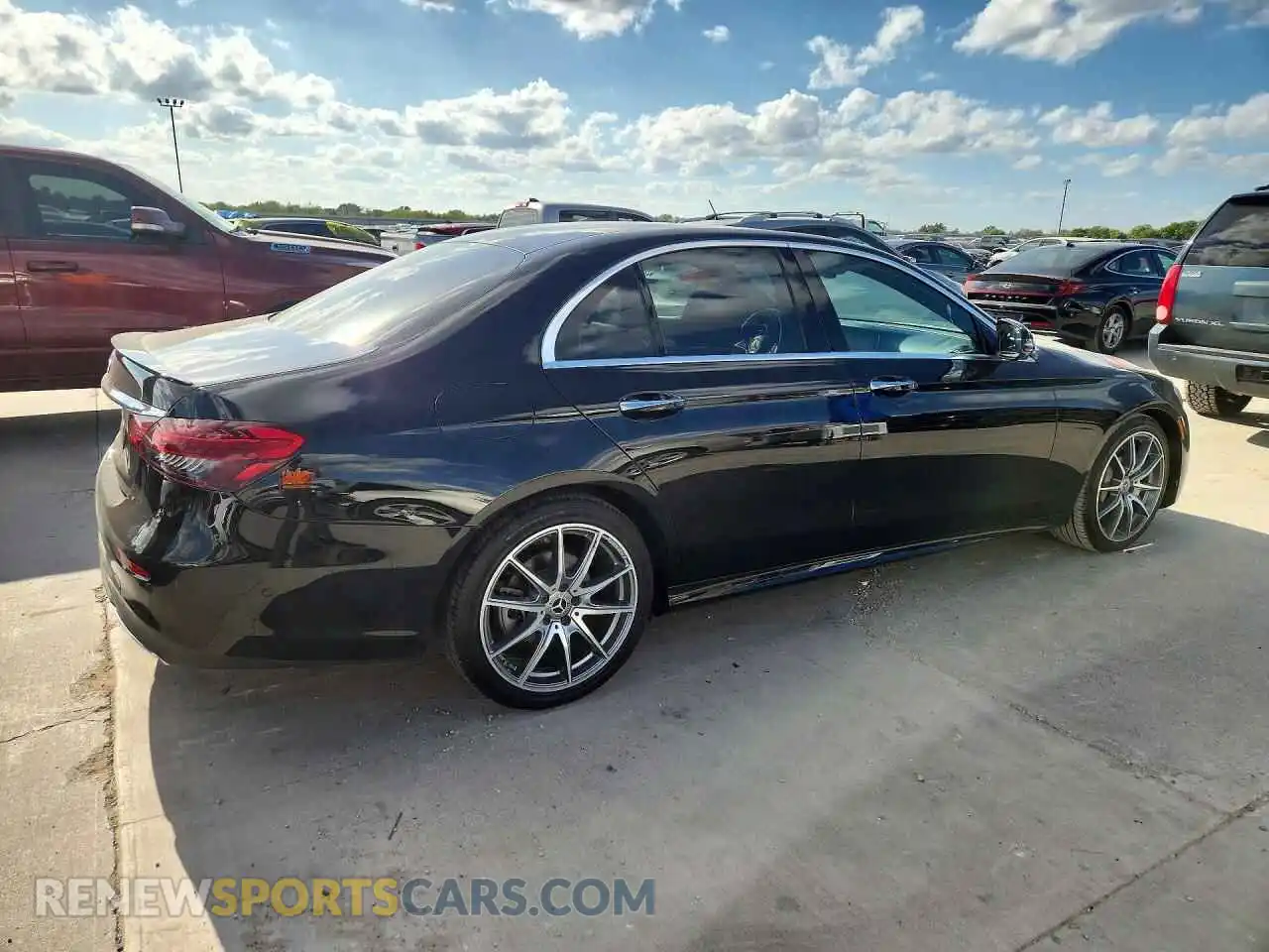 3 fotografías del automóvil dañado W1KZF8DB9MA913121 MERCEDES-BENZ E-CLASS 2021