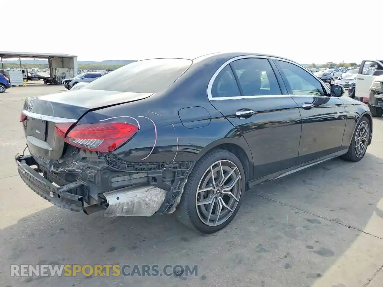 3 fotografías del automóvil dañado W1KZF8DBXMA879240 MERCEDES-BENZ E-CLASS 2021