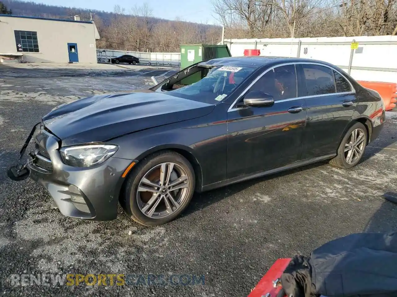 1 Photograph of a damaged car W1KZF8EB0MA925902 MERCEDES-BENZ E-CLASS 2021