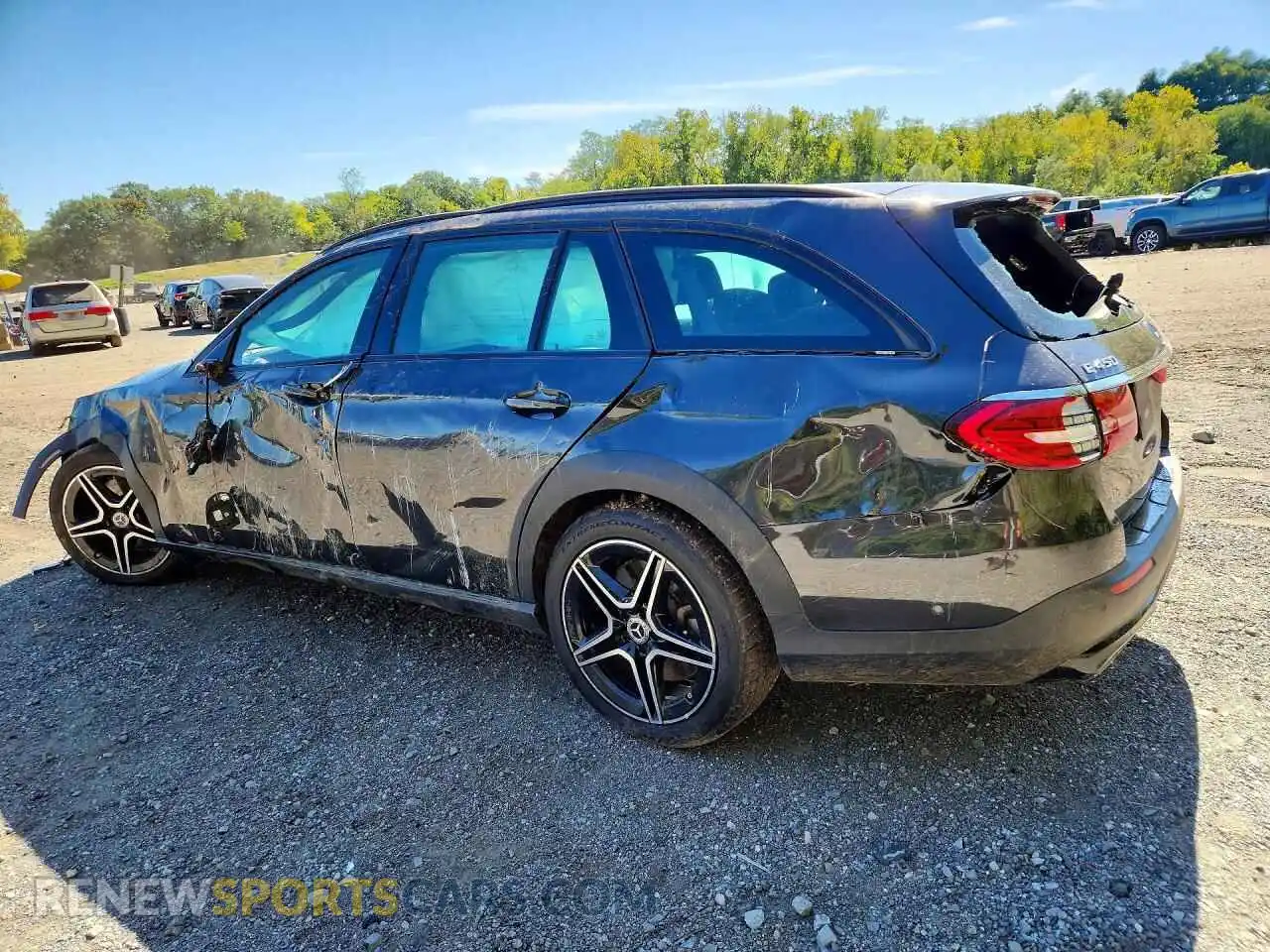 2 fotografías del automóvil dañado W1KZH6AB8MA913209 MERCEDES-BENZ E-CLASS 2021