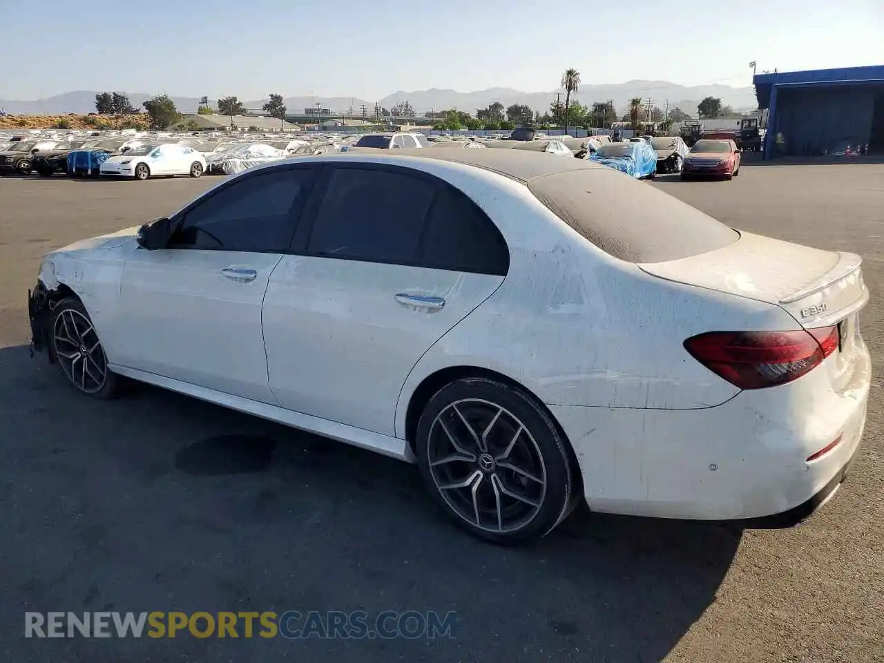 2 fotografías del automóvil dañado W1KZF8DB0NB098707 MERCEDES-BENZ E-CLASS 2022