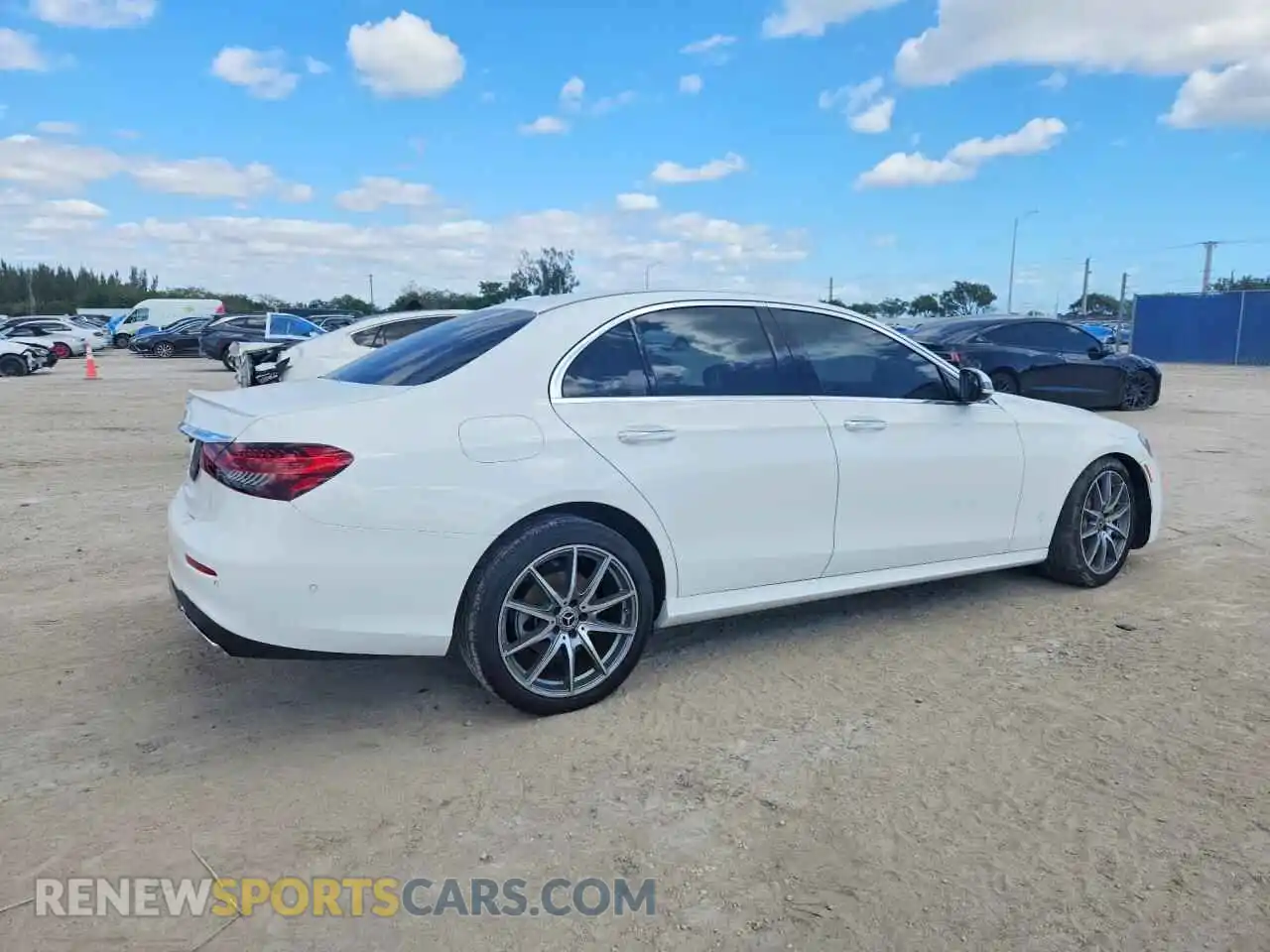 3 fotografías del automóvil dañado W1KZF8DB3NB088107 MERCEDES-BENZ E-CLASS 2022