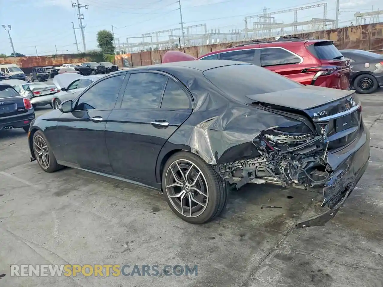 2 fotografías del automóvil dañado W1KZF8DB3NB096644 MERCEDES-BENZ E-CLASS 2022