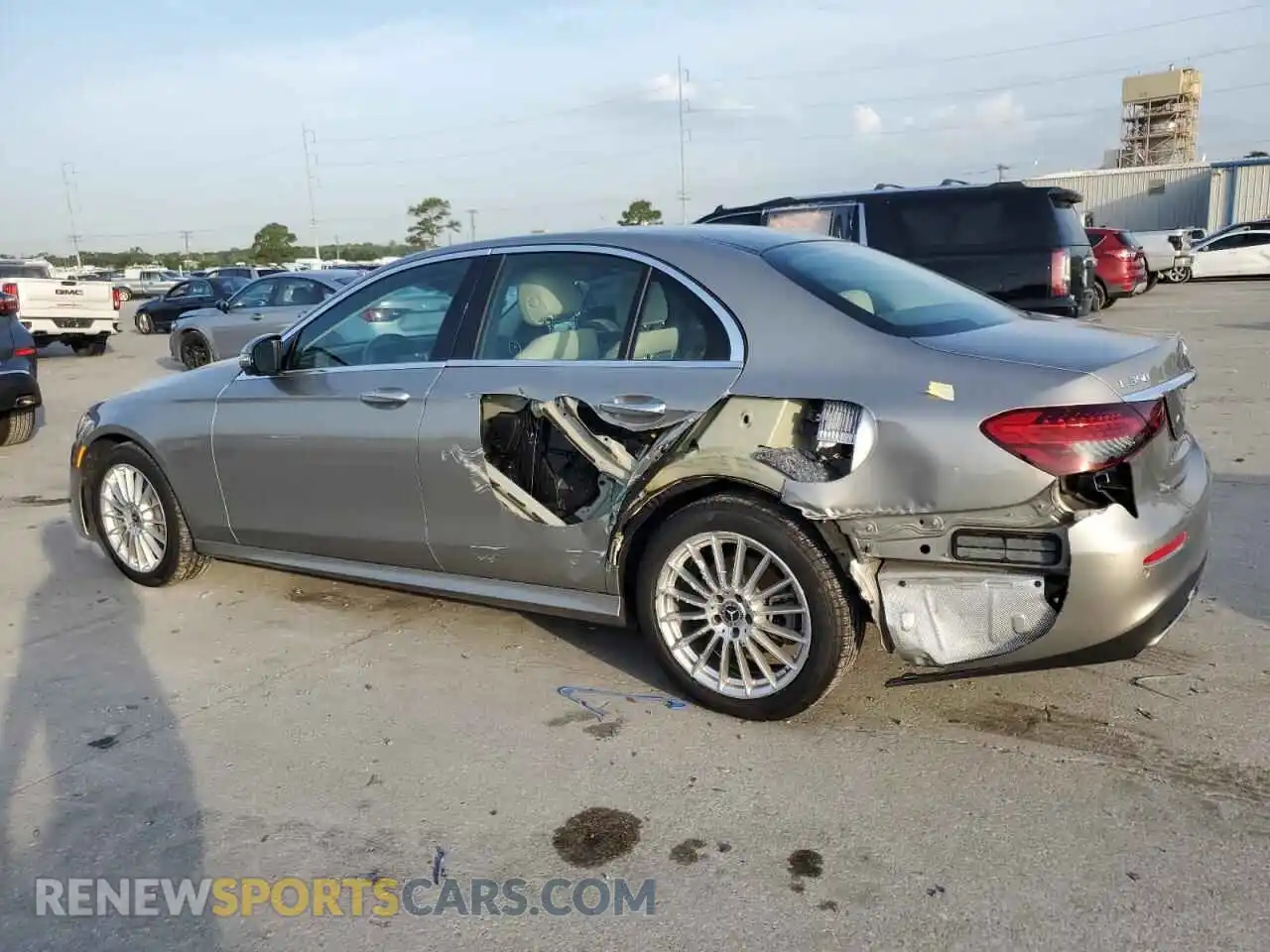 2 Photograph of a damaged car W1KZF8DB4NB027039 MERCEDES-BENZ E-CLASS 2022