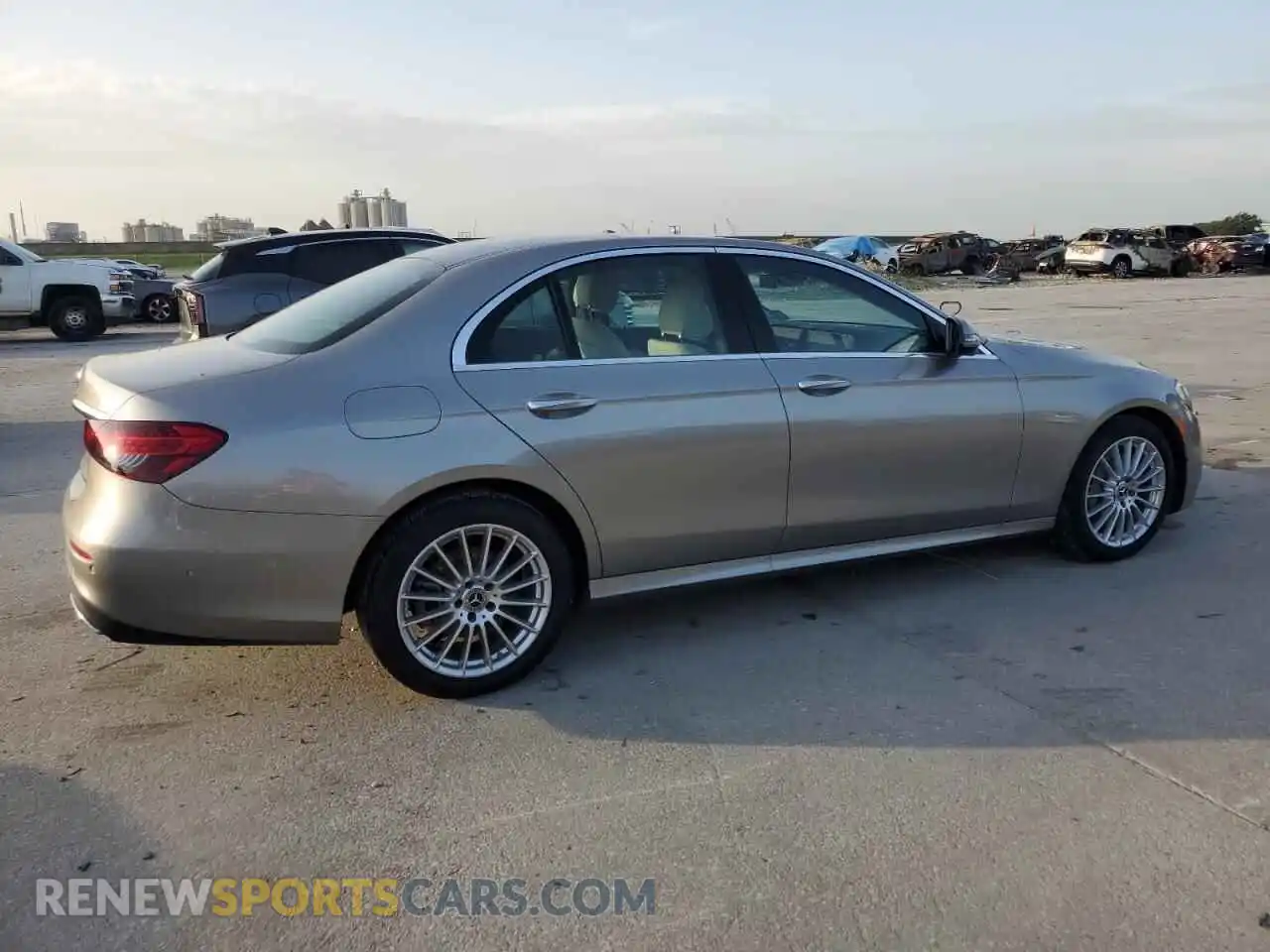3 Photograph of a damaged car W1KZF8DB4NB027039 MERCEDES-BENZ E-CLASS 2022