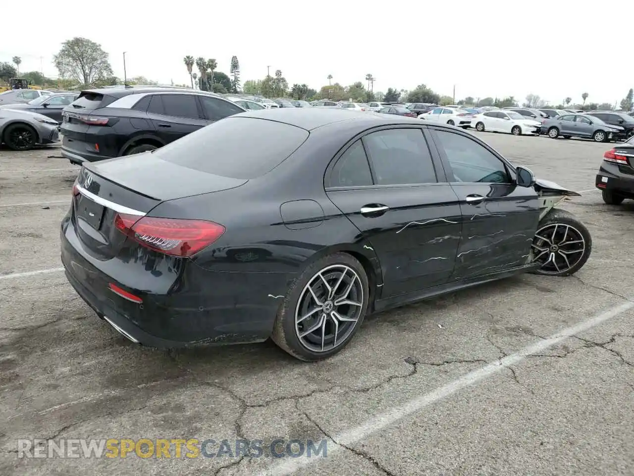 3 Photograph of a damaged car W1KZF8DB6NB098663 MERCEDES-BENZ E-CLASS 2022