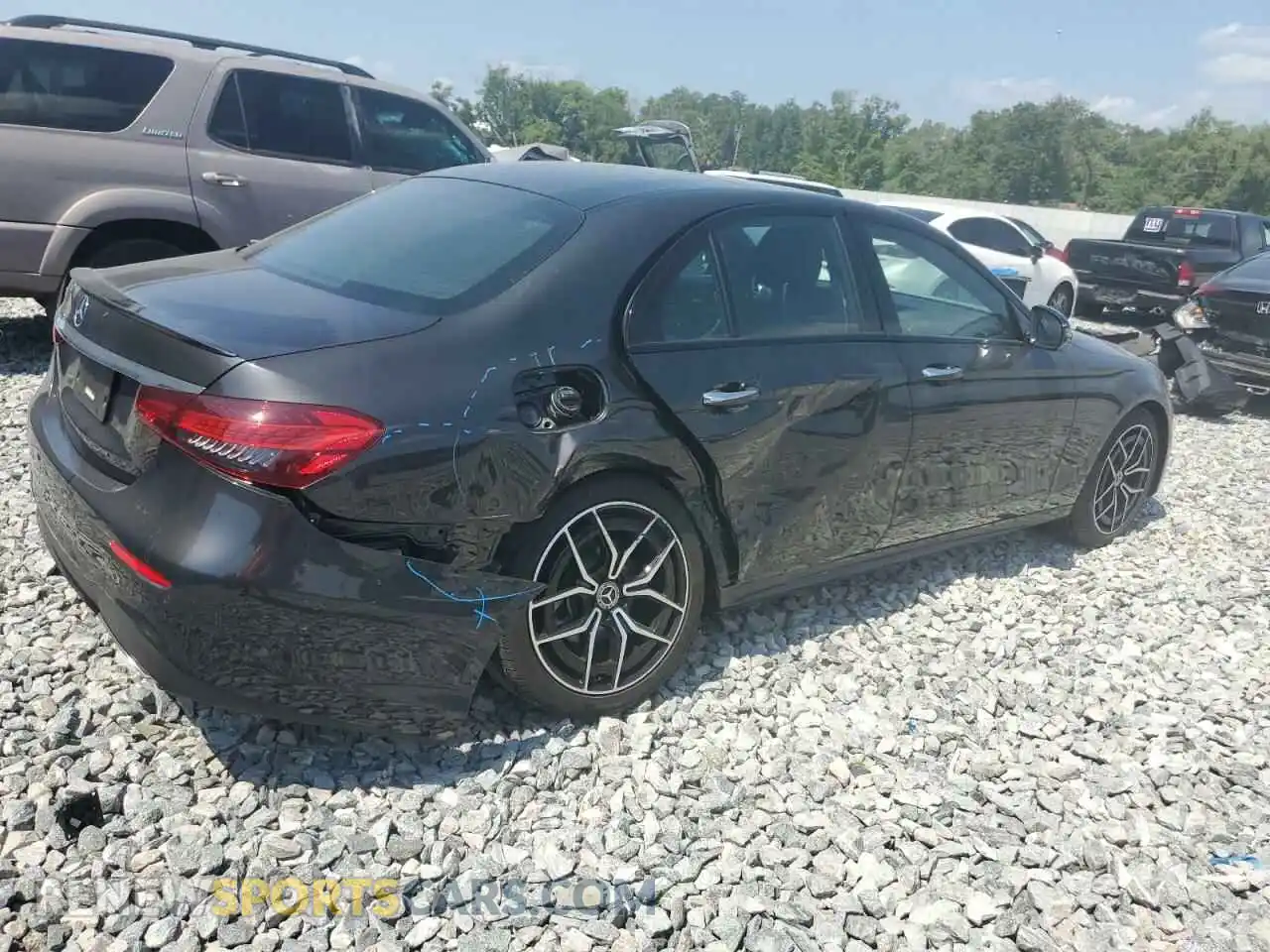 3 Photograph of a damaged car W1KZF8DB9NB083560 MERCEDES-BENZ E-CLASS 2022