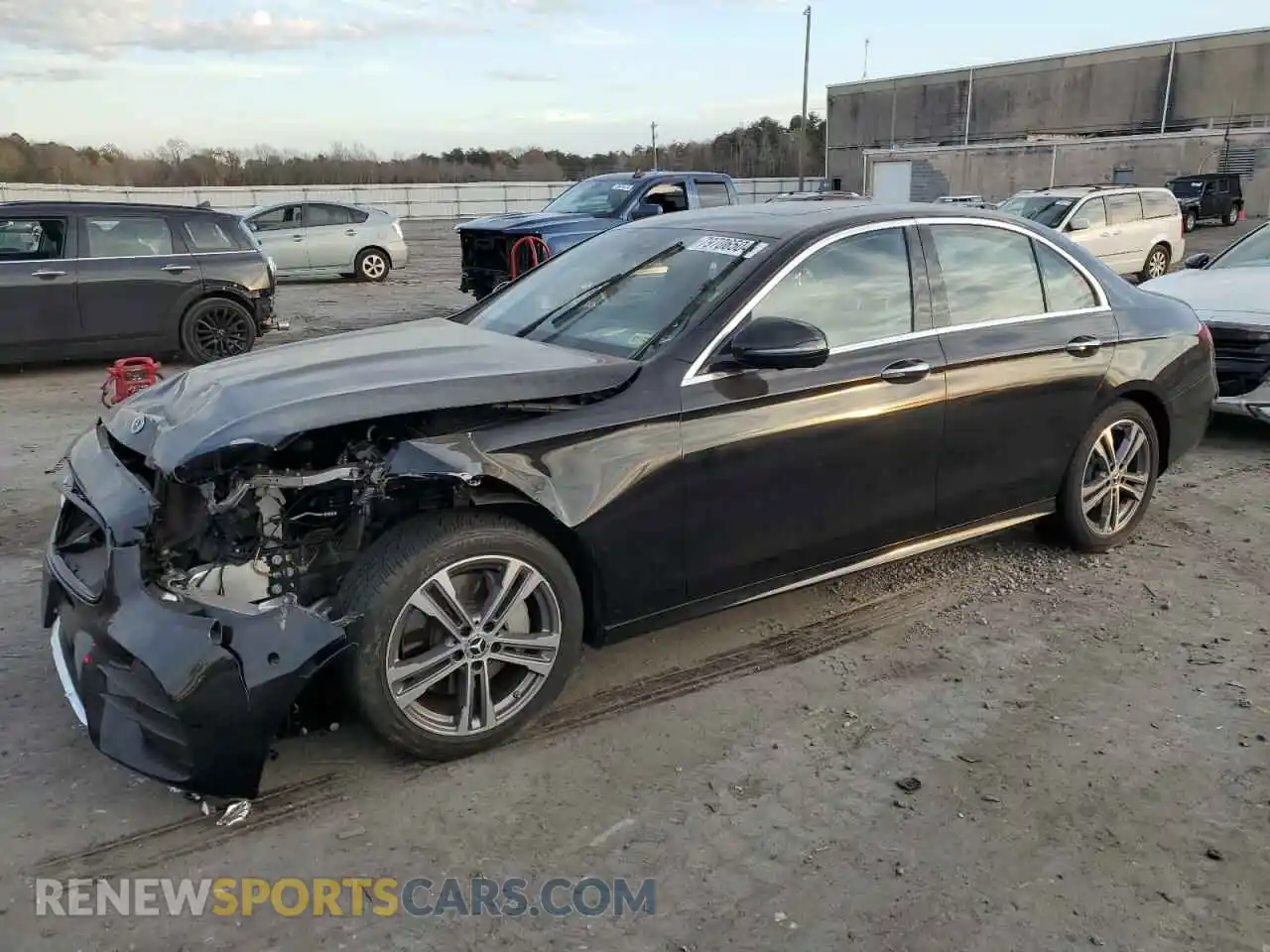 1 Photograph of a damaged car W1KZF8EB4NB020171 MERCEDES-BENZ E-CLASS 2022