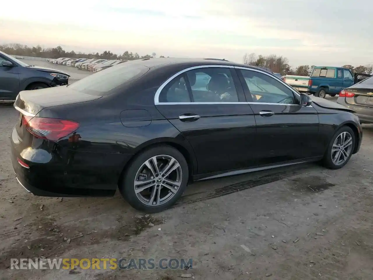 3 Photograph of a damaged car W1KZF8EB4NB020171 MERCEDES-BENZ E-CLASS 2022