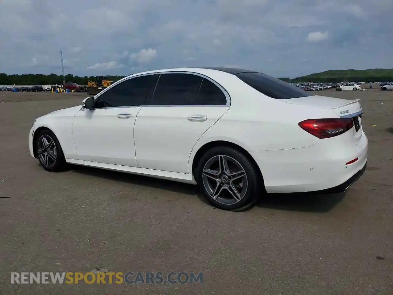 2 Photograph of a damaged car W1KZF8EB4NB025984 MERCEDES-BENZ E-CLASS 2022