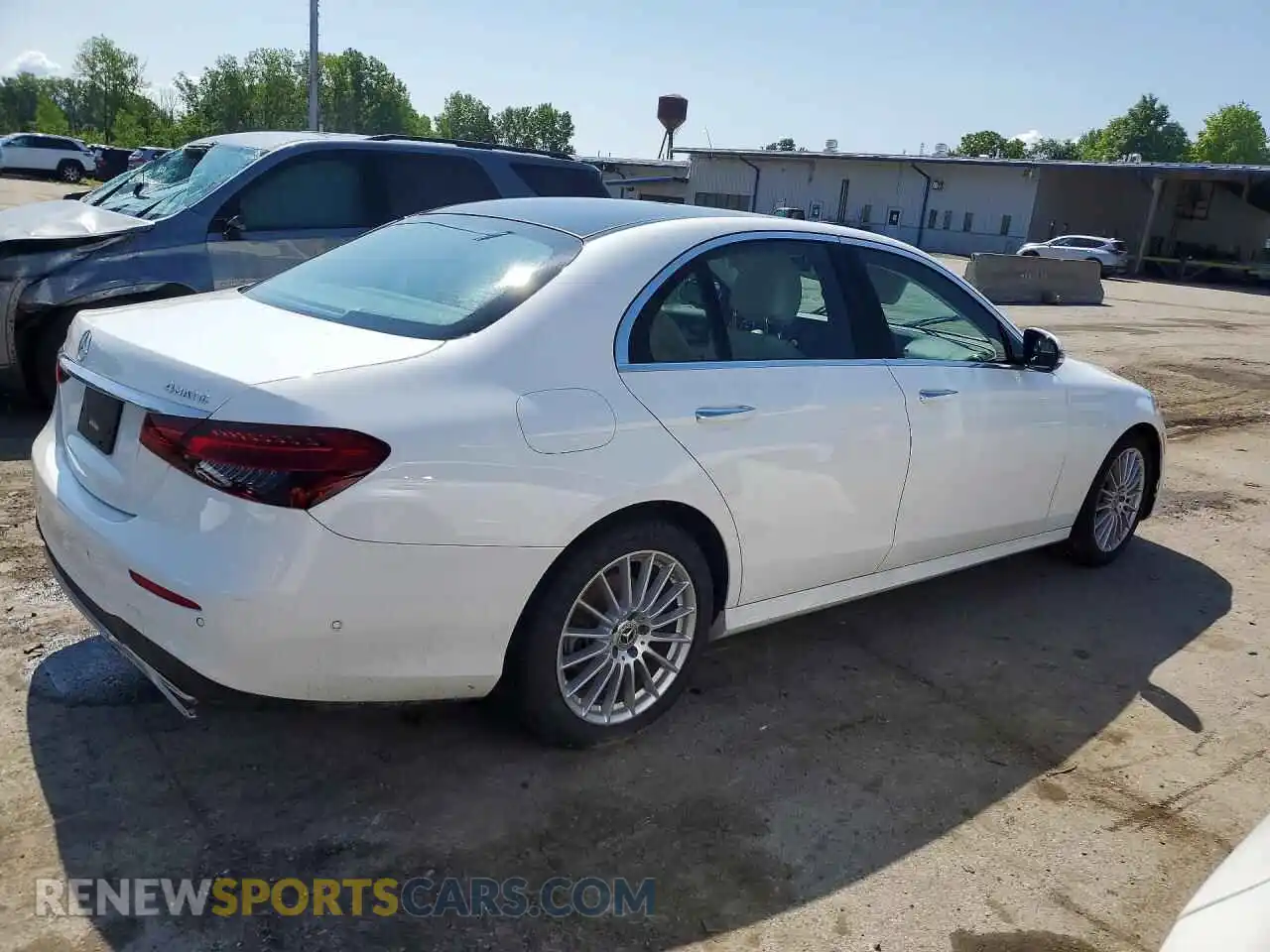 3 Photograph of a damaged car W1KZF8EB4NB028979 MERCEDES-BENZ E-CLASS 2022
