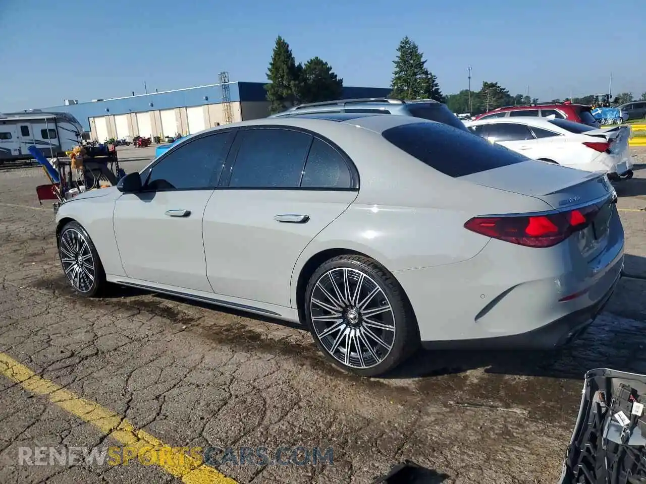 2 fotografías del automóvil dañado W1KLF4HB9RA038705 MERCEDES-BENZ E-CLASS 2024