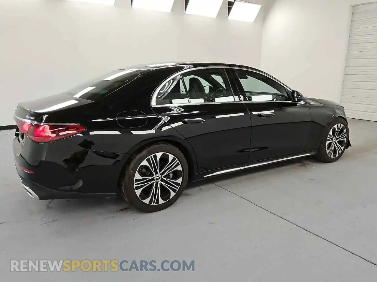 3 Photograph of a damaged car W1KLF4HB5SA134109 MERCEDES-BENZ E-CLASS 2025