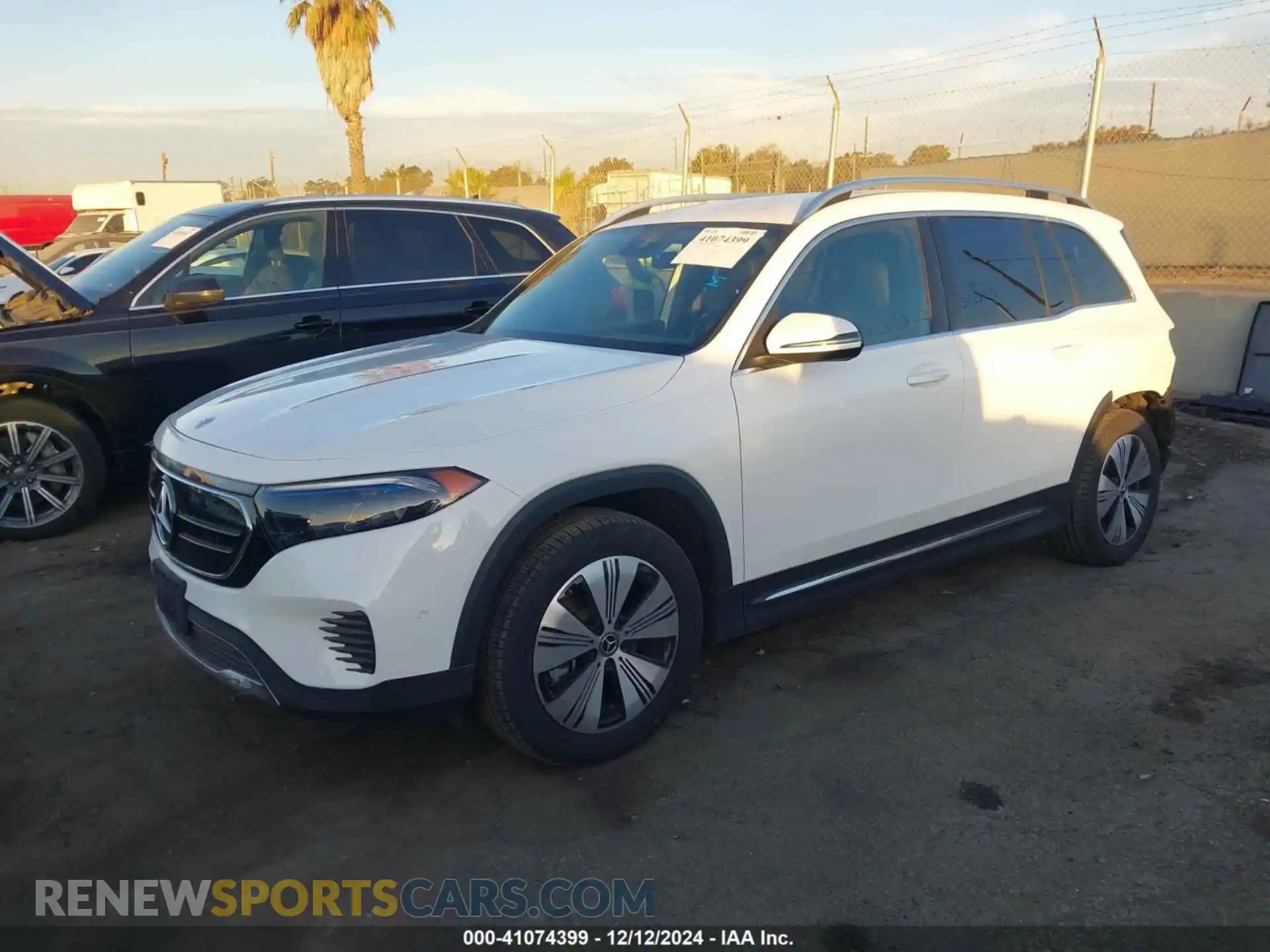 2 fotografías del automóvil dañado W1N9M0KB1PN065326 MERCEDES-BENZ EQB 300 SUV 2023