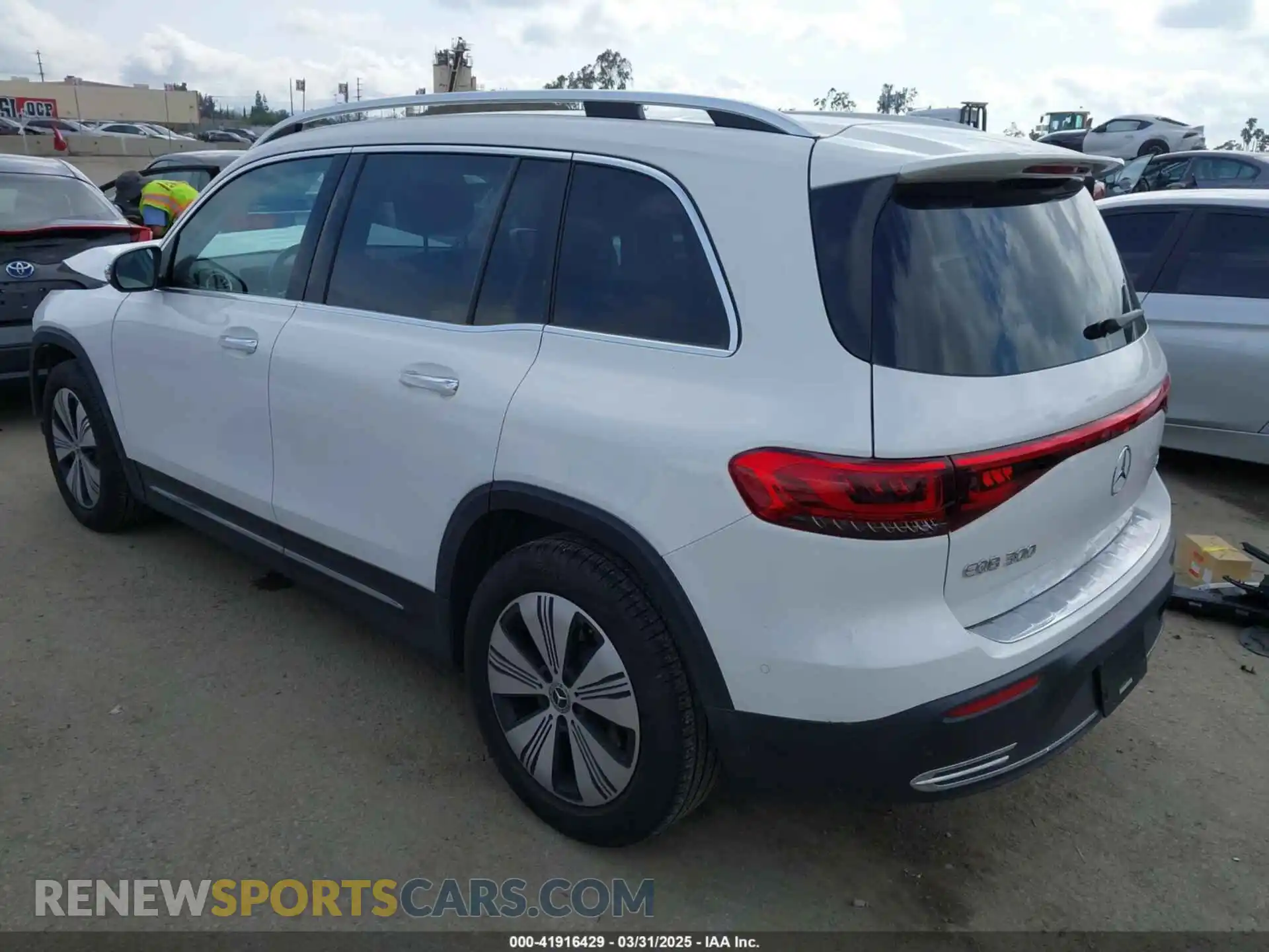 3 fotografías del automóvil dañado W1N9M0KB7PN076430 MERCEDES-BENZ EQB 300 SUV 2023