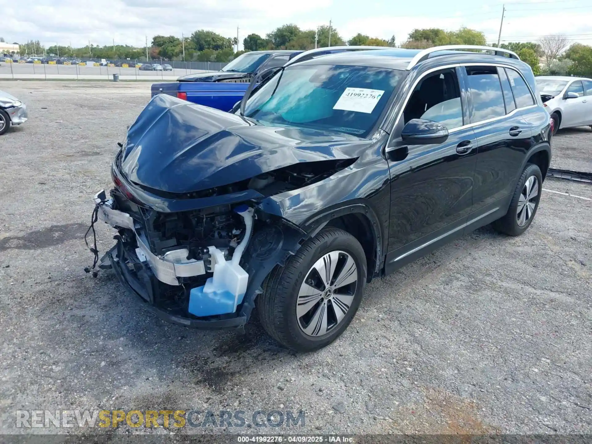 2 fotografías del automóvil dañado W1N9M0KB8PN076498 MERCEDES-BENZ EQB 300 SUV 2023