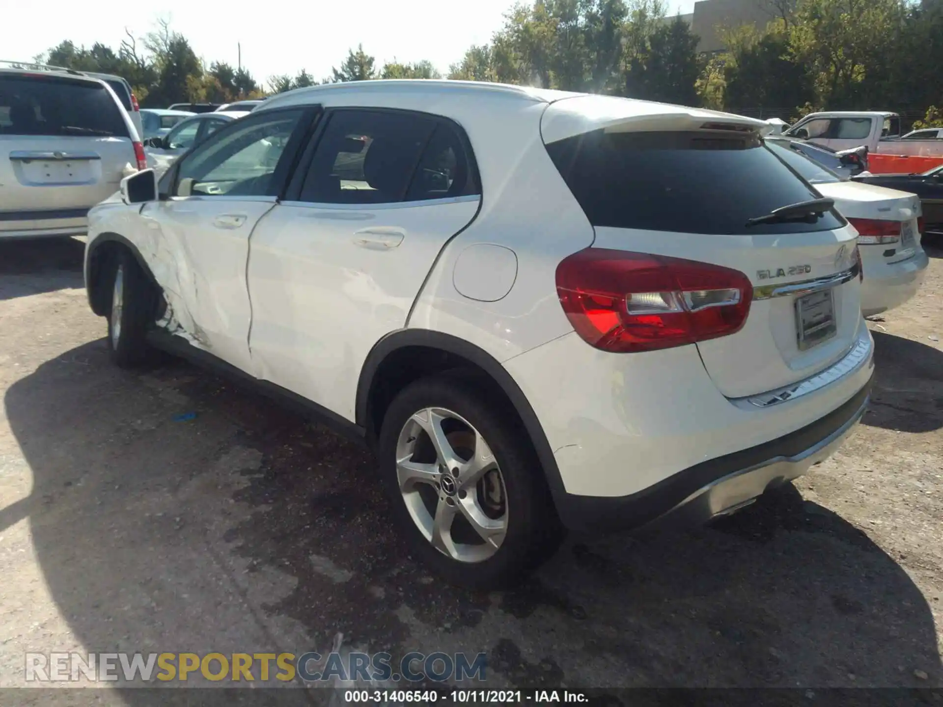 3 Photograph of a damaged car WDCTG4EB8LU023835 MERCEDES-BENZ GLA 2020