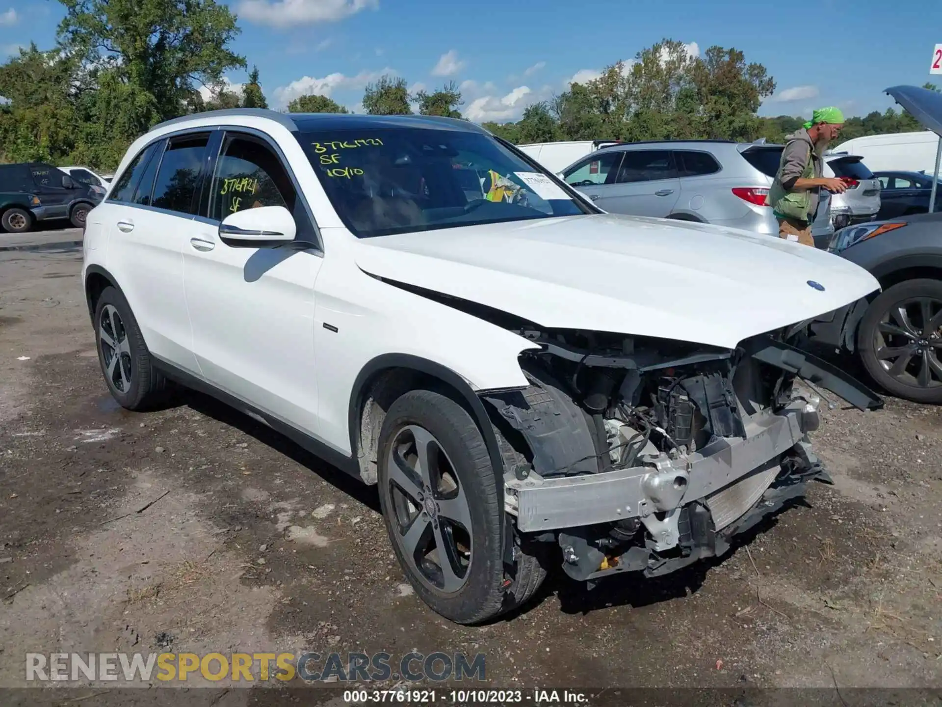 1 Photograph of a damaged car WDC0G4KB7GF053295 MERCEDES-BENZ GLC 2016