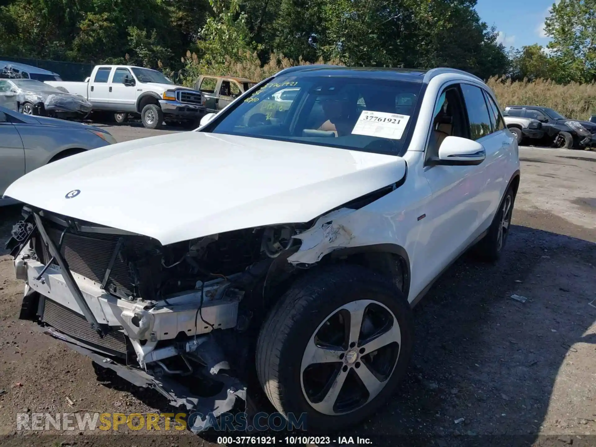 2 Photograph of a damaged car WDC0G4KB7GF053295 MERCEDES-BENZ GLC 2016