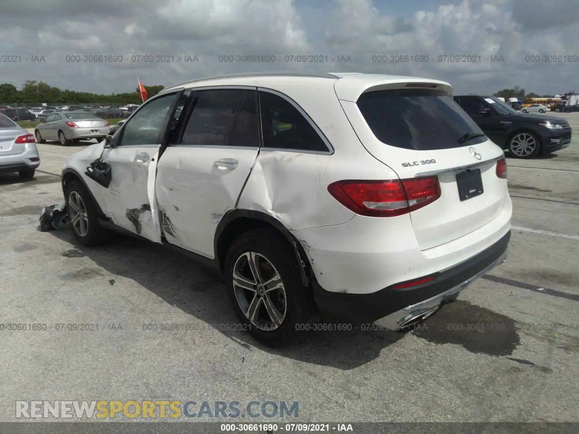 3 Фотография поврежденного автомобиля WDC0G4JB6K1004967 MERCEDES-BENZ GLC 2019