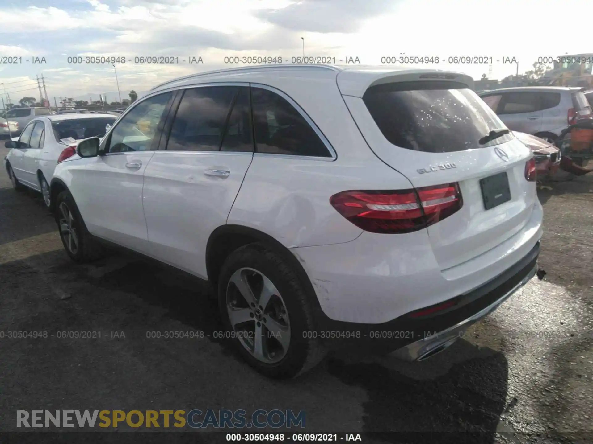 3 Photograph of a damaged car WDC0G4KB9KF615657 MERCEDES-BENZ GLC 2019