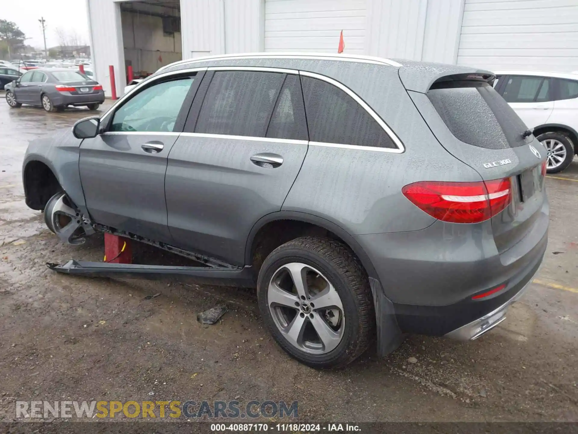 3 Photograph of a damaged car WDC0G4KB8KF588368 MERCEDES-BENZ GLC 300 2019