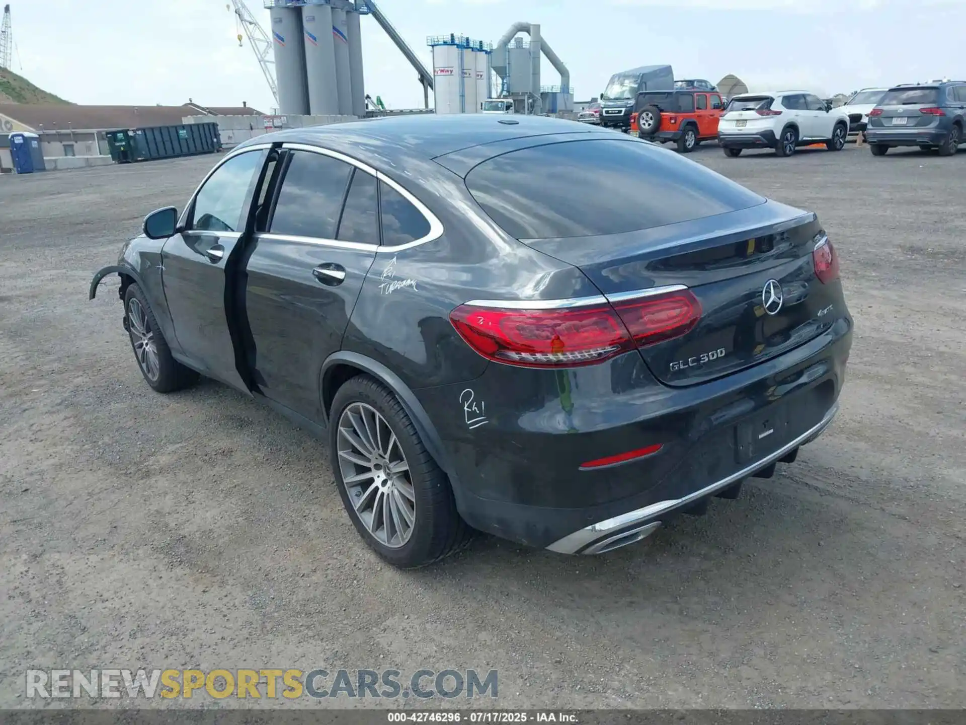 3 Photograph of a damaged car W1N0J8EB1PG163756 MERCEDES-BENZ GLC 300 2023