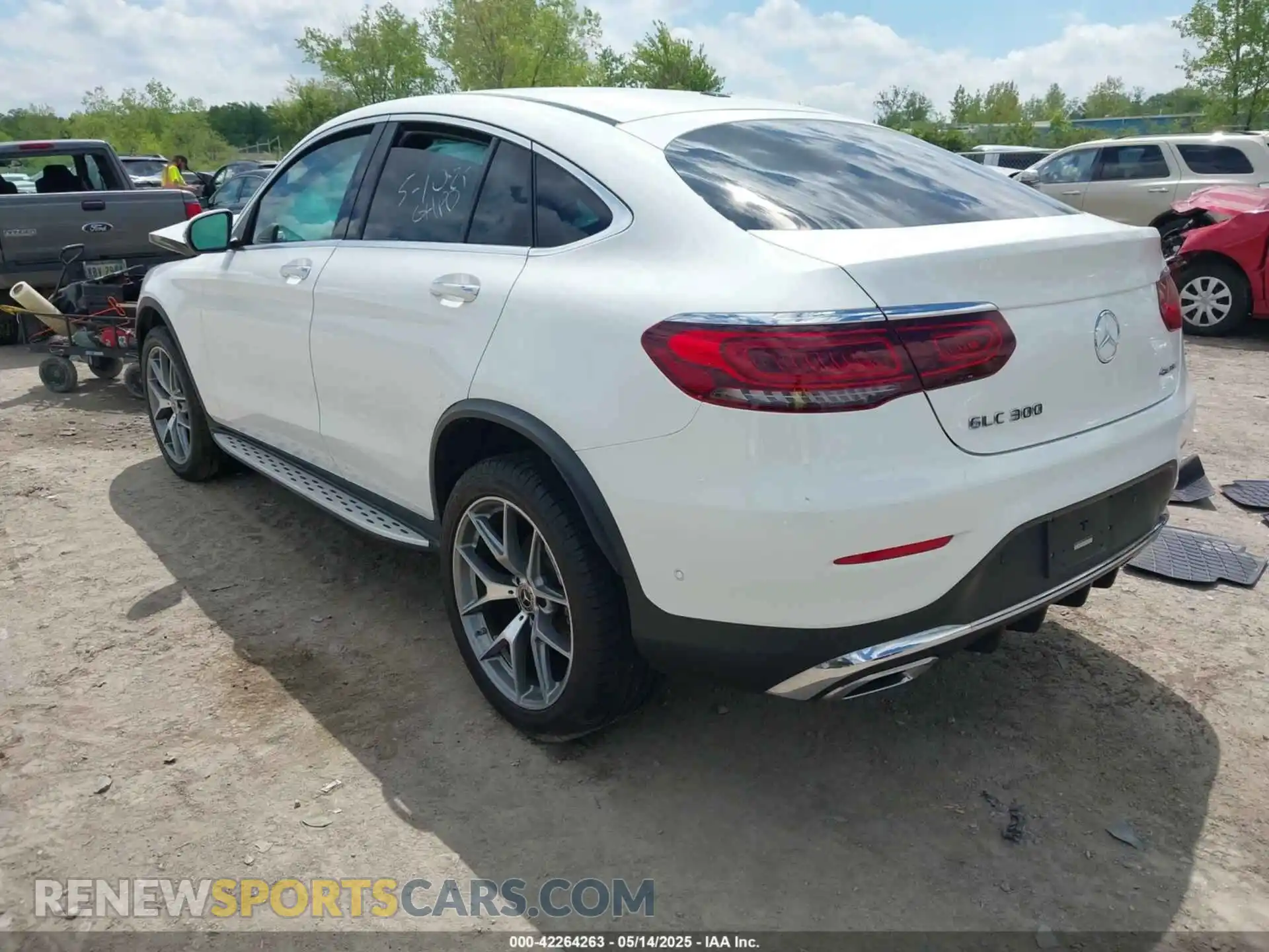 3 Photograph of a damaged car W1N0J8EB3PG125932 MERCEDES-BENZ GLC 300 2023