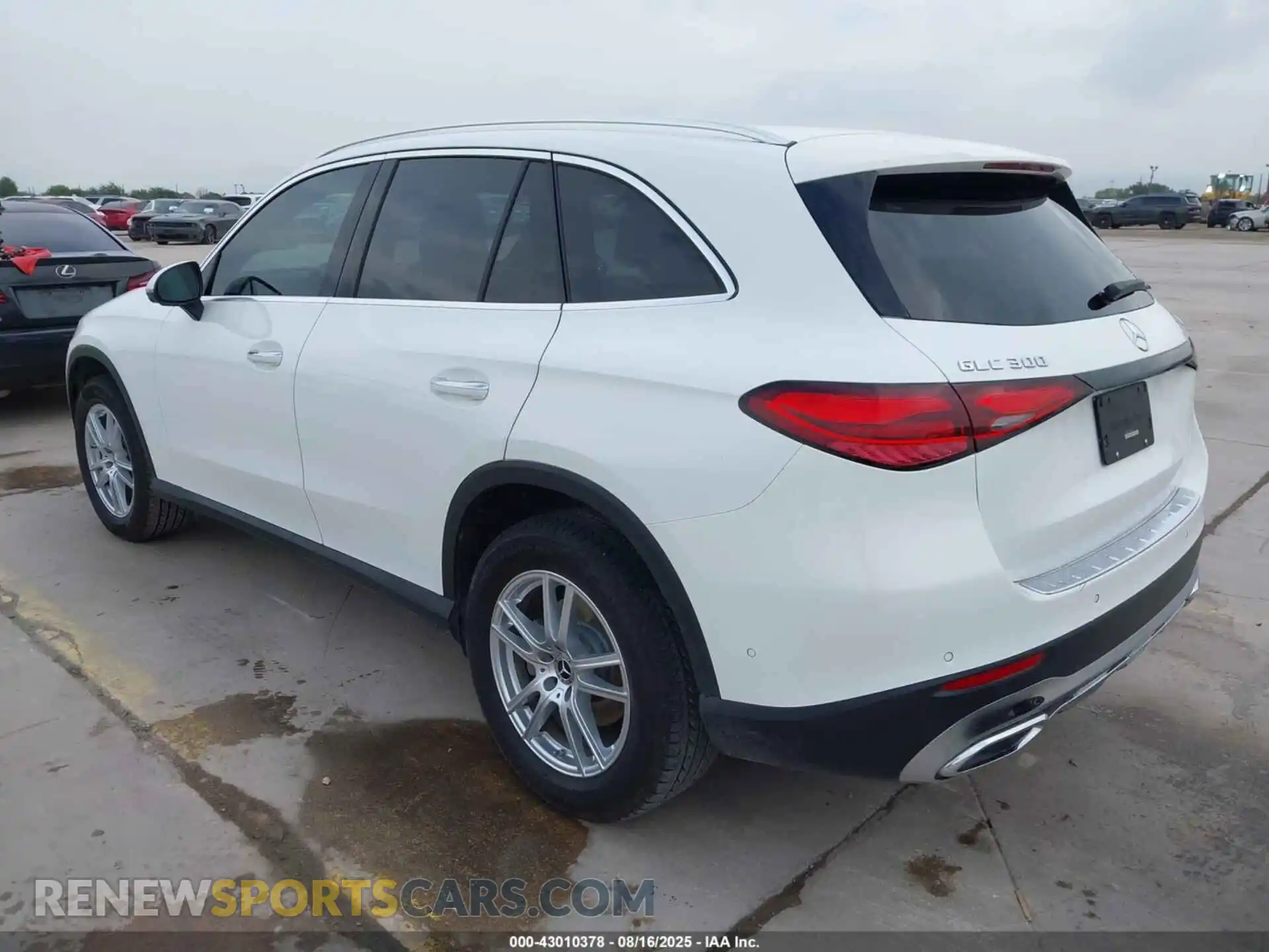 3 Photograph of a damaged car W1NKM4HB3PU014805 MERCEDES-BENZ GLC 300 2023
