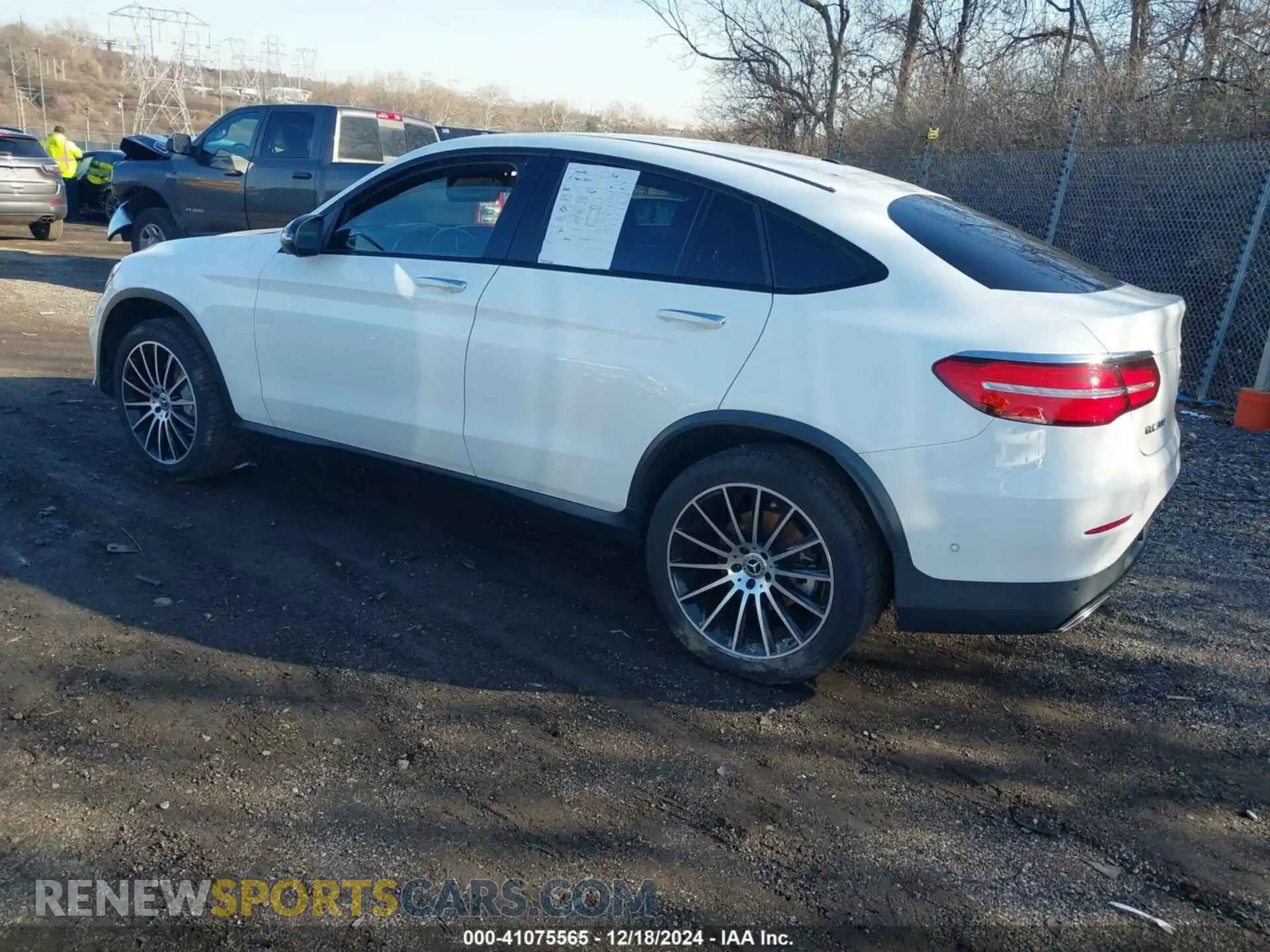 3 fotografías del automóvil dañado WDC0J4KB6KF639626 MERCEDES-BENZ GLC 300 COUPE 2019