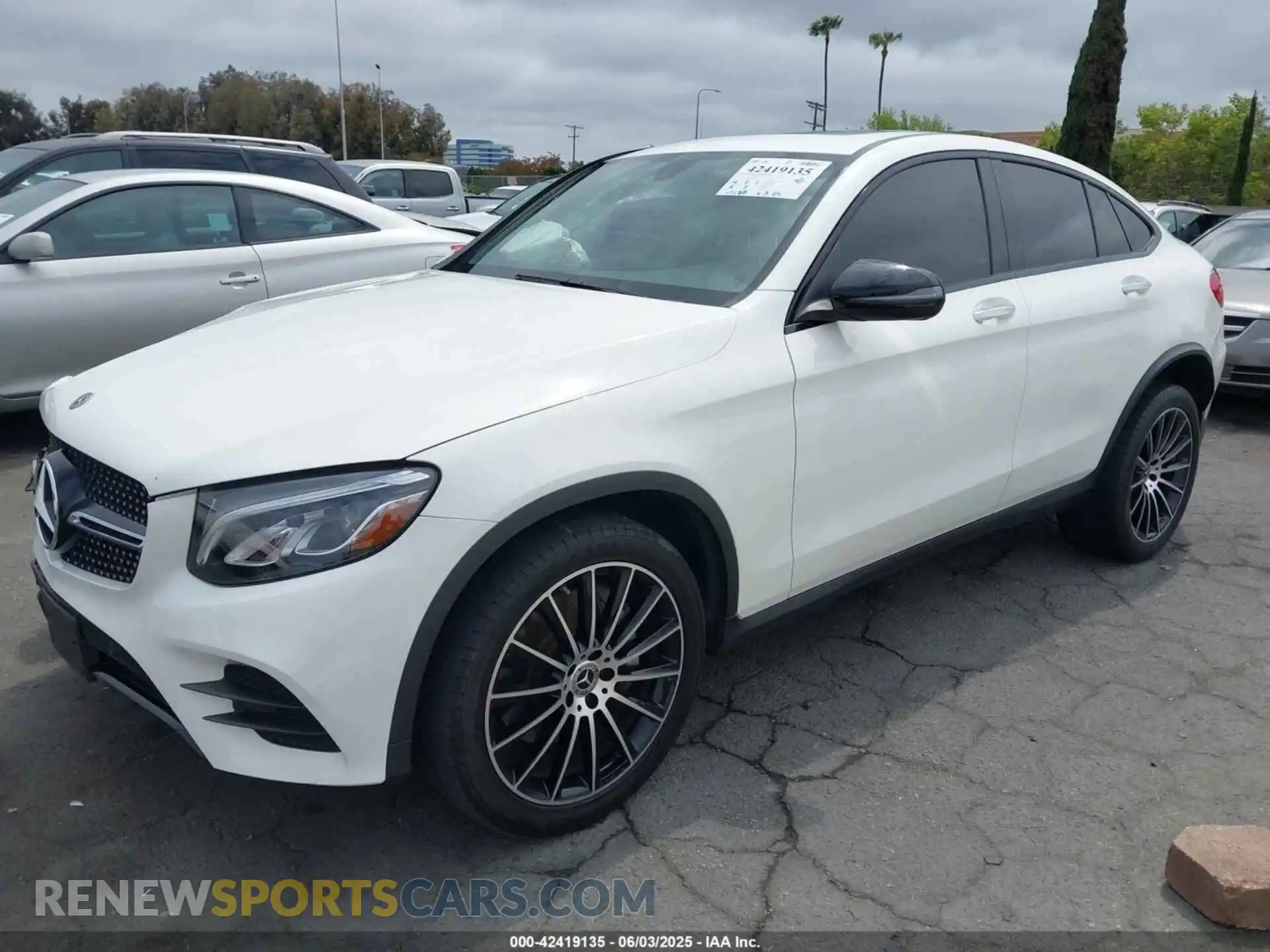 2 fotografías del automóvil dañado WDC0J4KB7KF513940 MERCEDES-BENZ GLC 300 COUPE 2019
