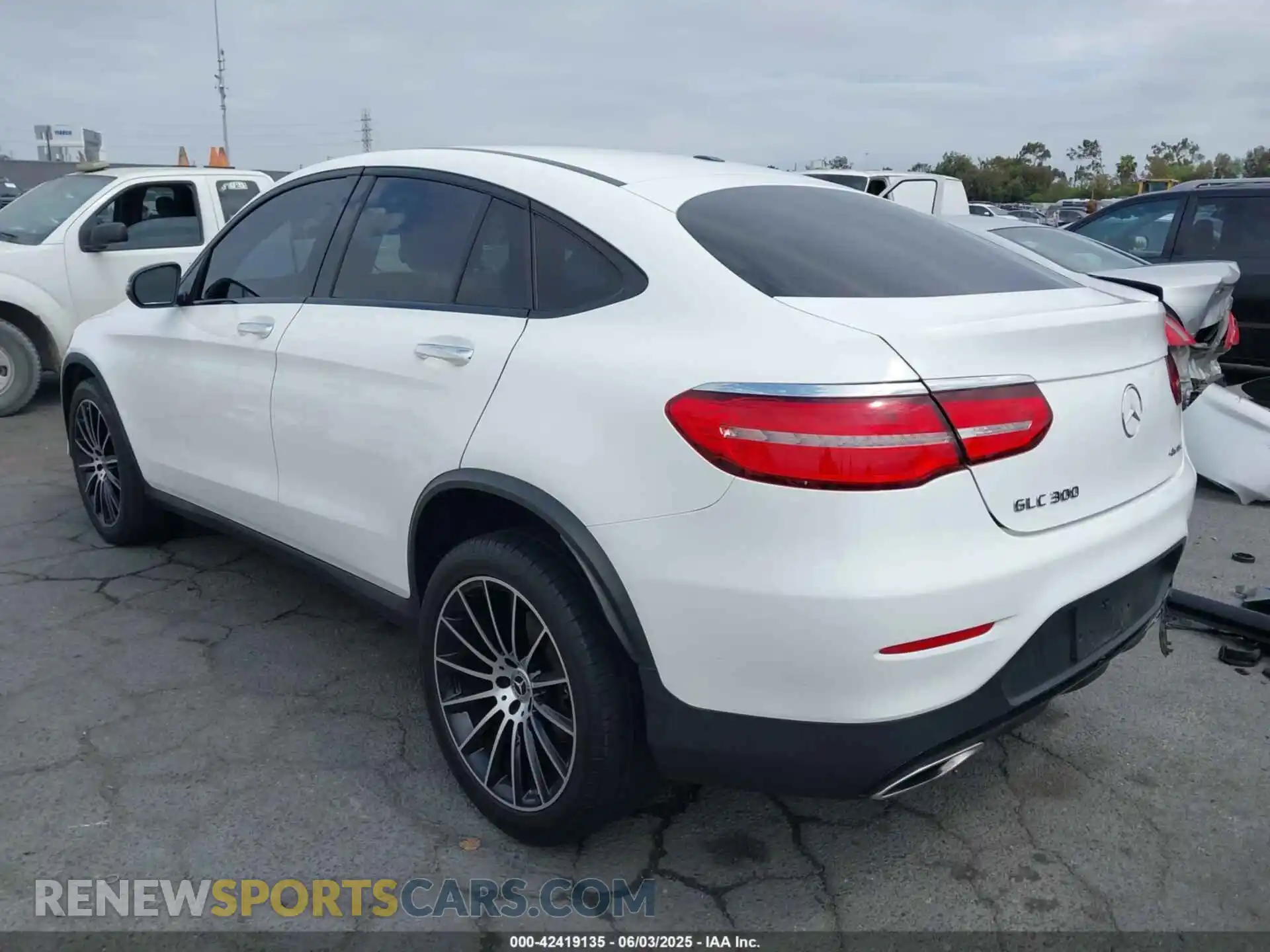 3 fotografías del automóvil dañado WDC0J4KB7KF513940 MERCEDES-BENZ GLC 300 COUPE 2019