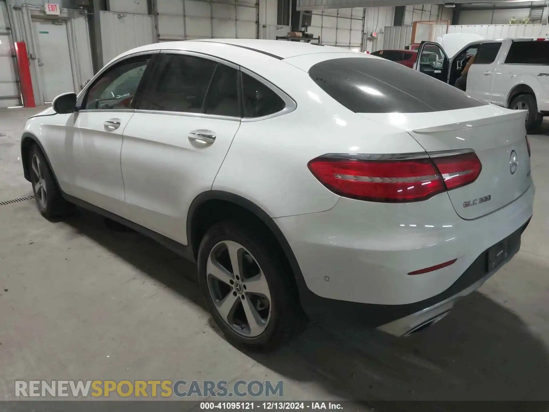 3 fotografías del automóvil dañado WDC0J4KB8KF571572 MERCEDES-BENZ GLC 300 COUPE 2019