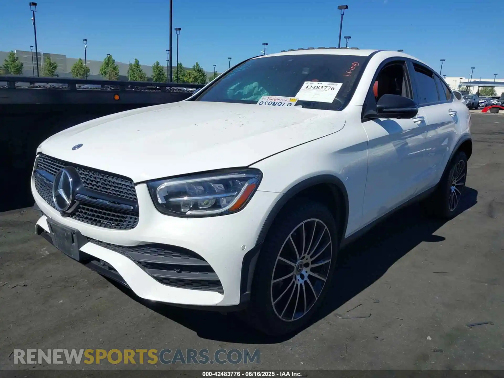 2 Фотография поврежденного автомобиля W1N0J8EBXLF864022 MERCEDES-BENZ GLC 300 COUPE 2020