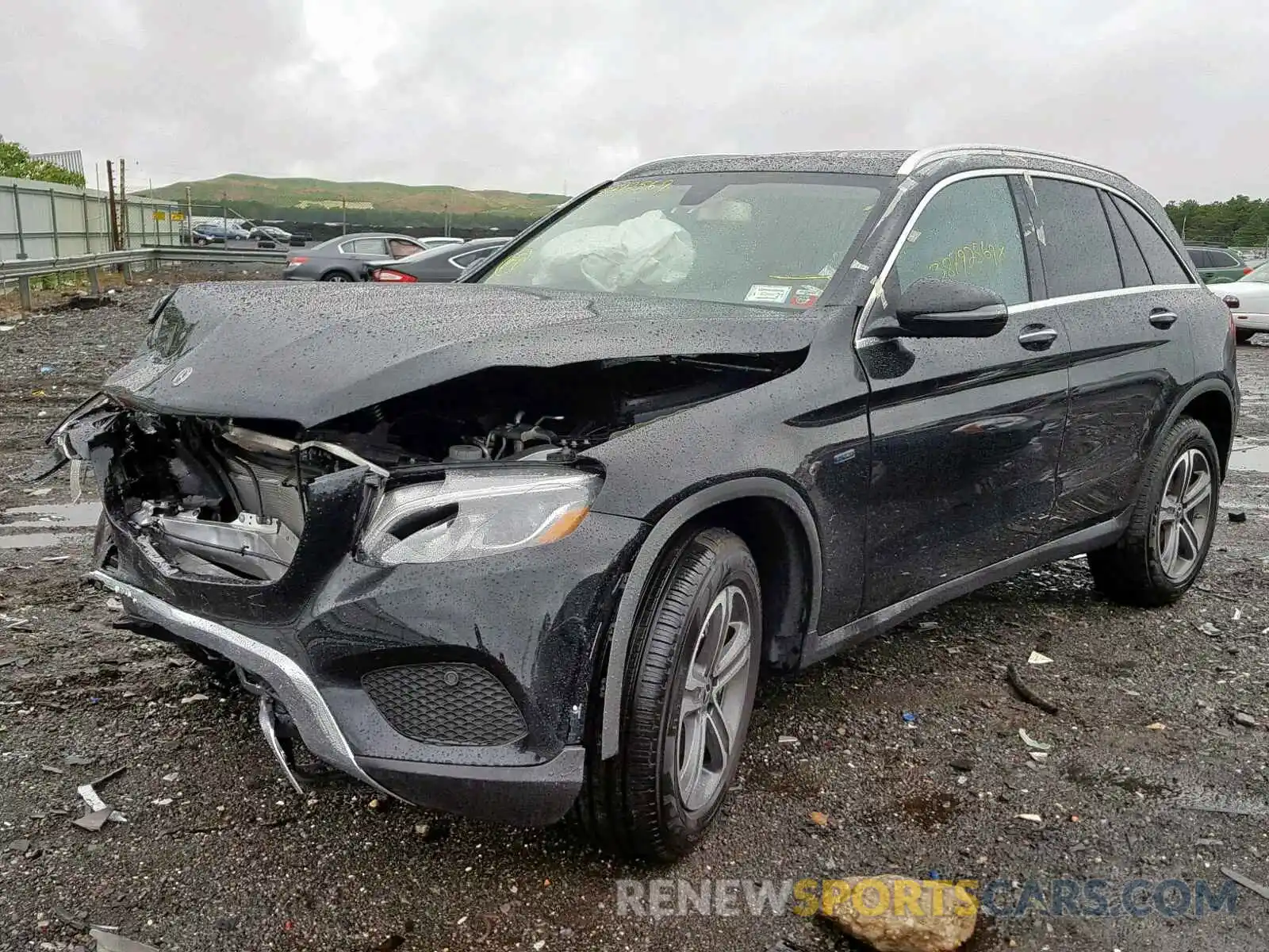 2 Photograph of a damaged car WDC0G5EB3KF562682 MERCEDES-BENZ GLC 350E 2019