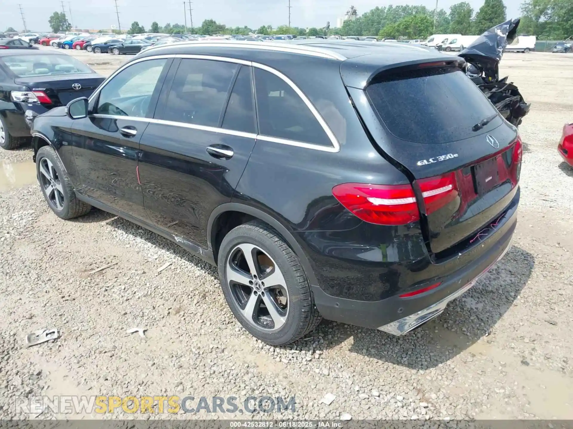 3 Photograph of a damaged car WDC0G5EB3KF578400 MERCEDES-BENZ GLC 350E 2019