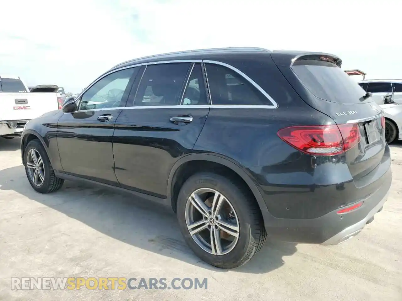 2 Photograph of a damaged car WDC0G8DB9LF739403 MERCEDES-BENZ GLC-CLASS 2020