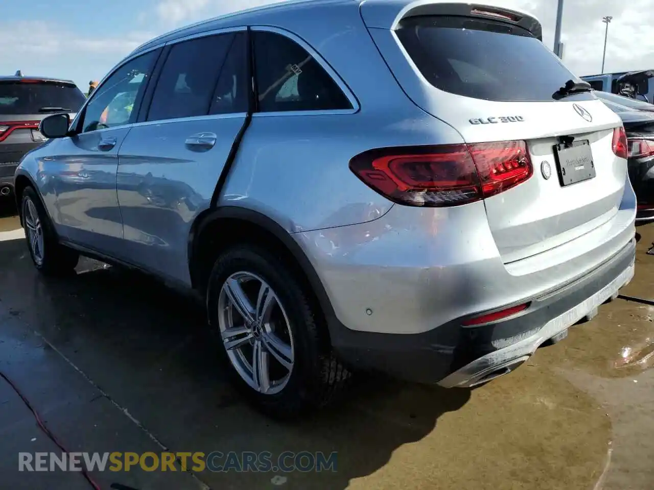 2 Photograph of a damaged car W1N0G8EB1MF912491 MERCEDES-BENZ GLC-CLASS 2021