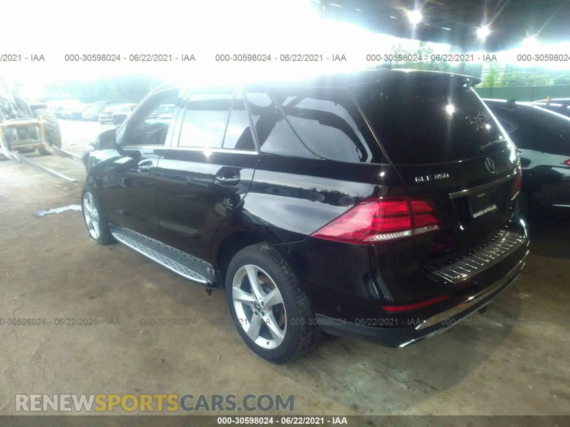 3 Photograph of a damaged car 4JGDA5HB3JB074161 MERCEDES-BENZ GLE 2018