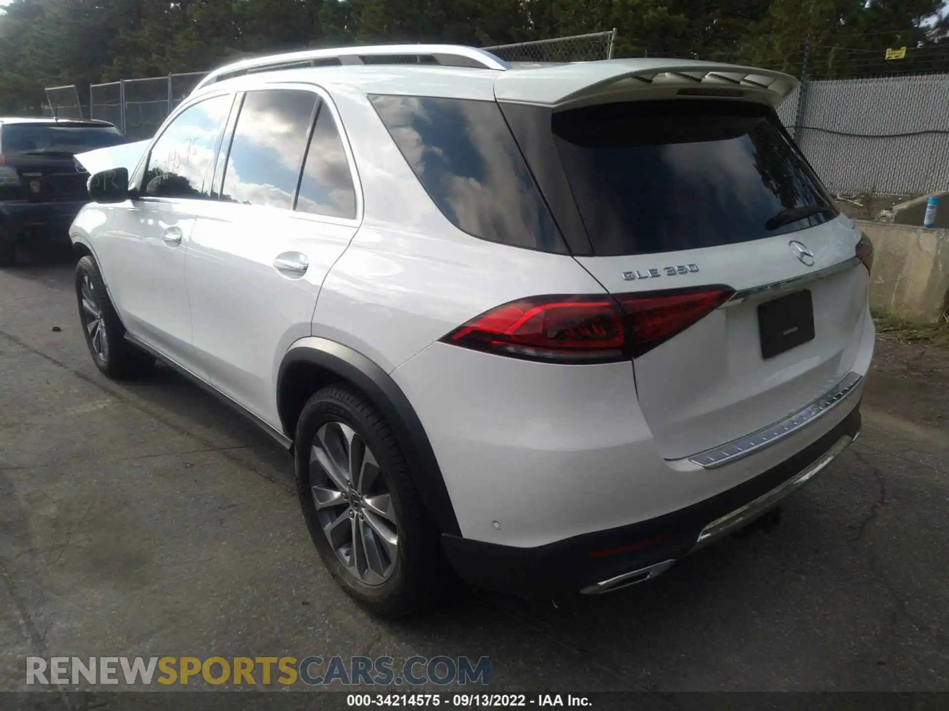 3 Photograph of a damaged car 4JGFB4KB9MA483641 MERCEDES-BENZ GLE 2021