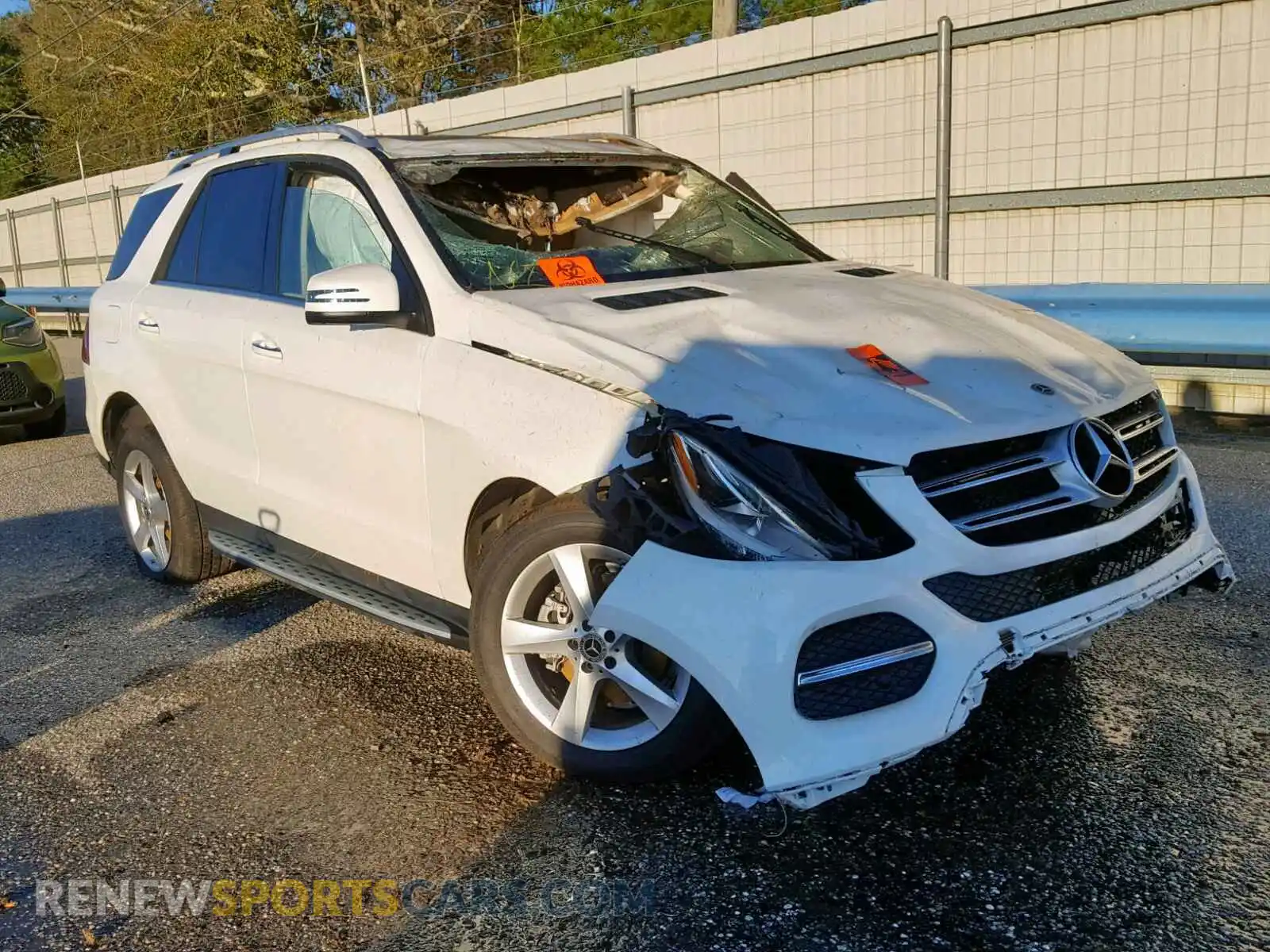 1 Фотография поврежденного автомобиля 4JGDA5JB3JB148818 MERCEDES-BENZ GLE 350 2018